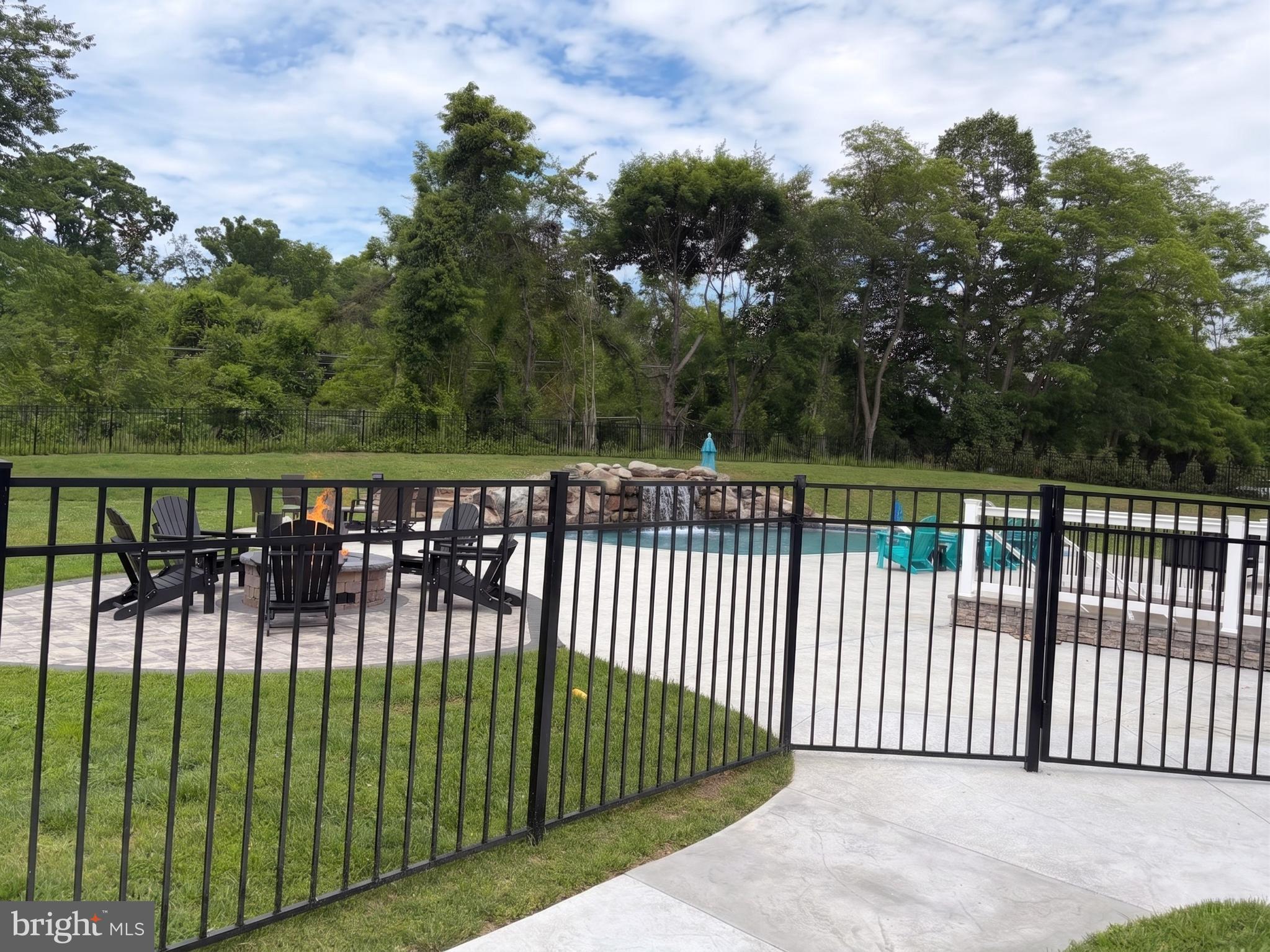 HADDON HURST - Residential