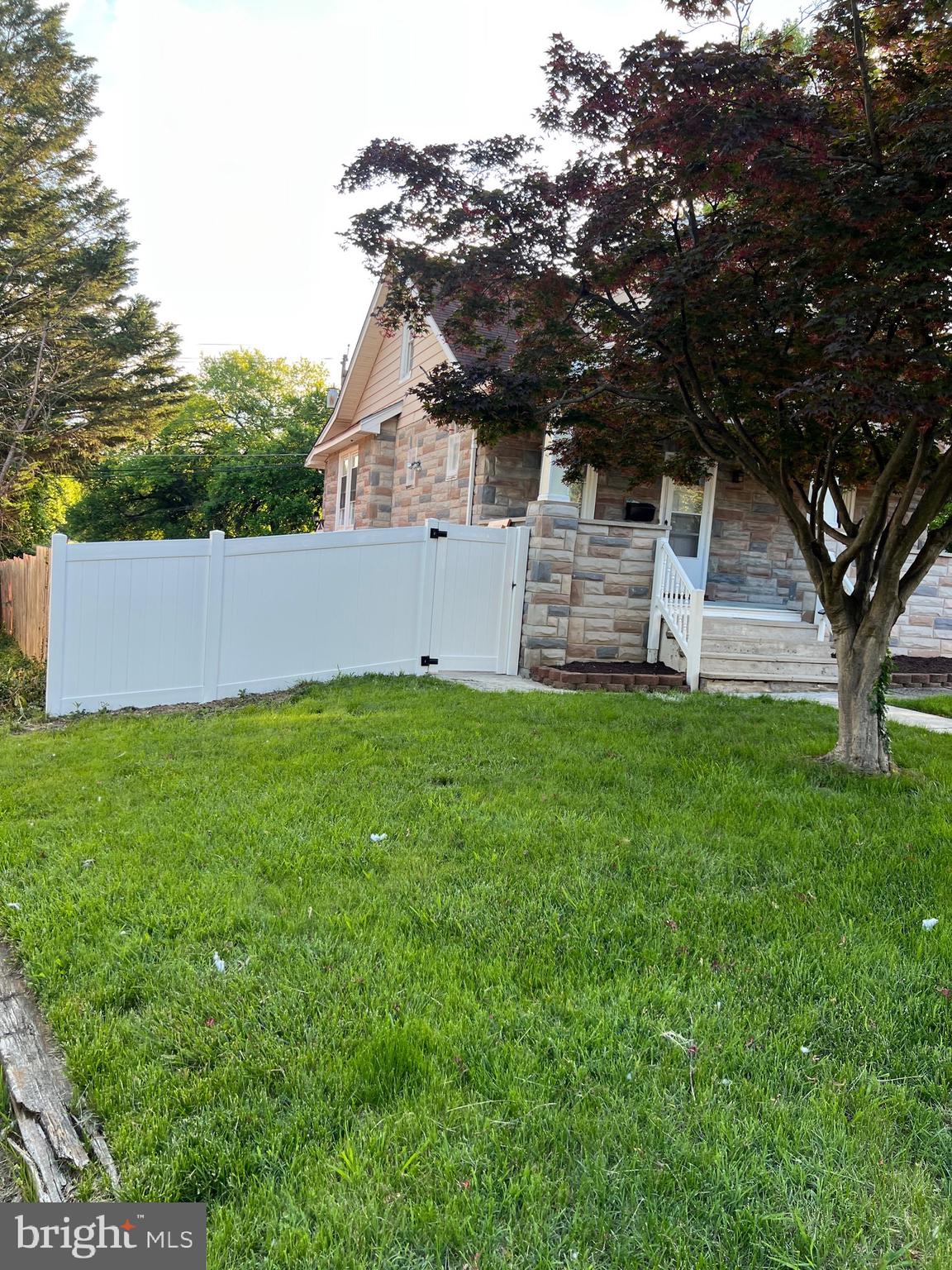 818 WARWICK ROAD