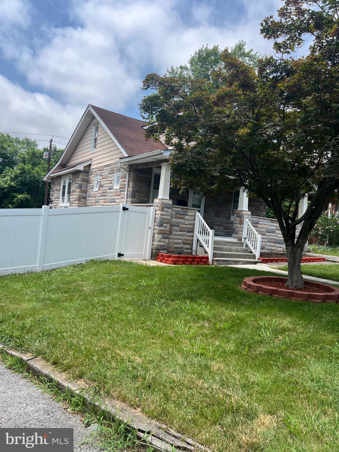 818 WARWICK ROAD