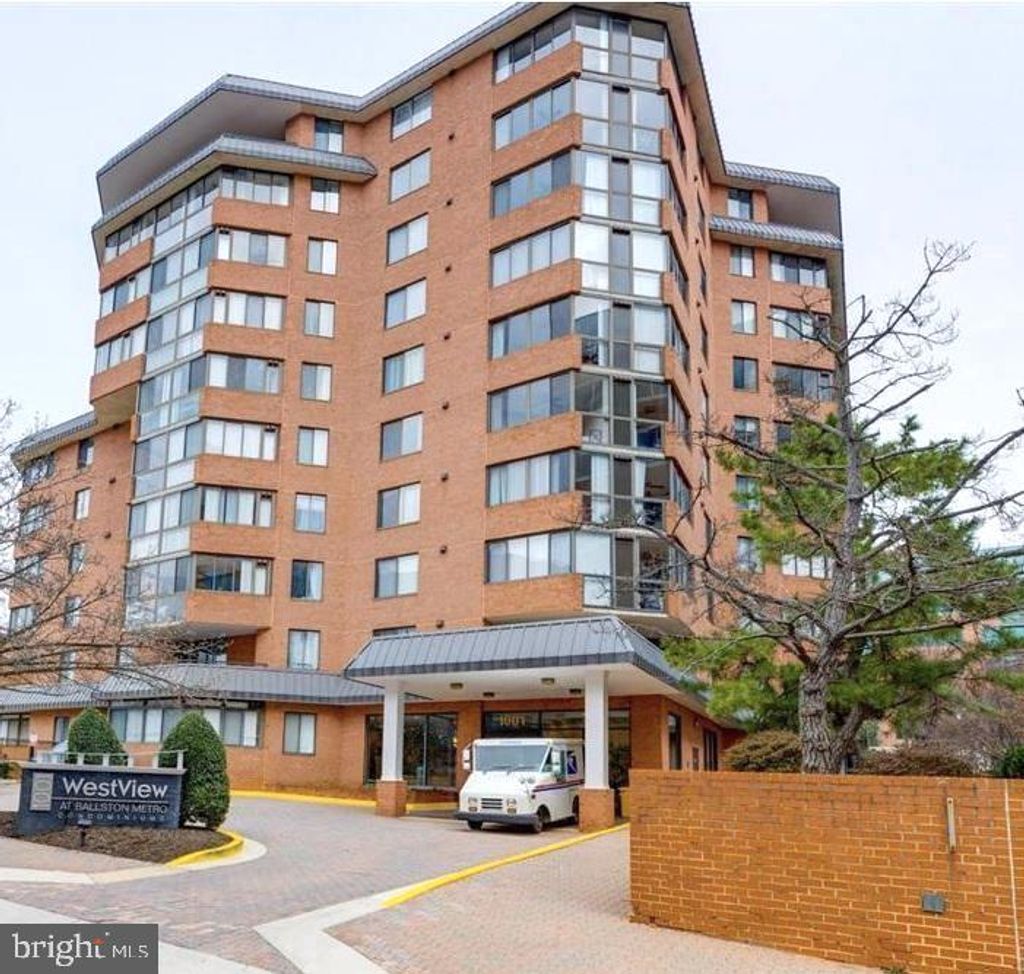 Photo of 1001 N Vermont Street #502, ARLINGTON, VA 22201 (MLS # VAAR2064860)