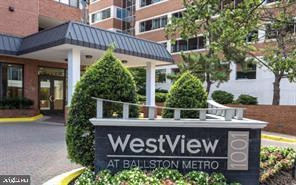 Photo of 1001 N Vermont Street #502, ARLINGTON, VA 22201 (MLS # VAAR2064860)