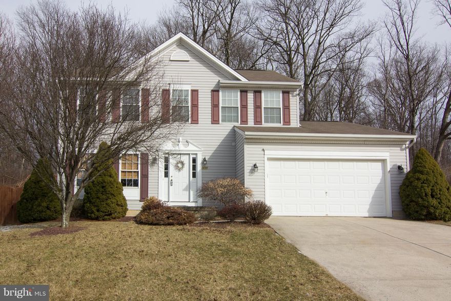 Perfect home in sought after MANCHESTER Farms! Finished top to bottom....true move in ready! TWO Story Foyer Gleaming WOOD floors open floor plan fresh paint HUGE kitchen w/ granite counters & back splash breakfast bar Lot's of light in the adjoining Family room w/gas FIREPLACE Master Suite walk in closet private back yard w/patio fenced yard backs to woods GREAT place to entertain inside & out!