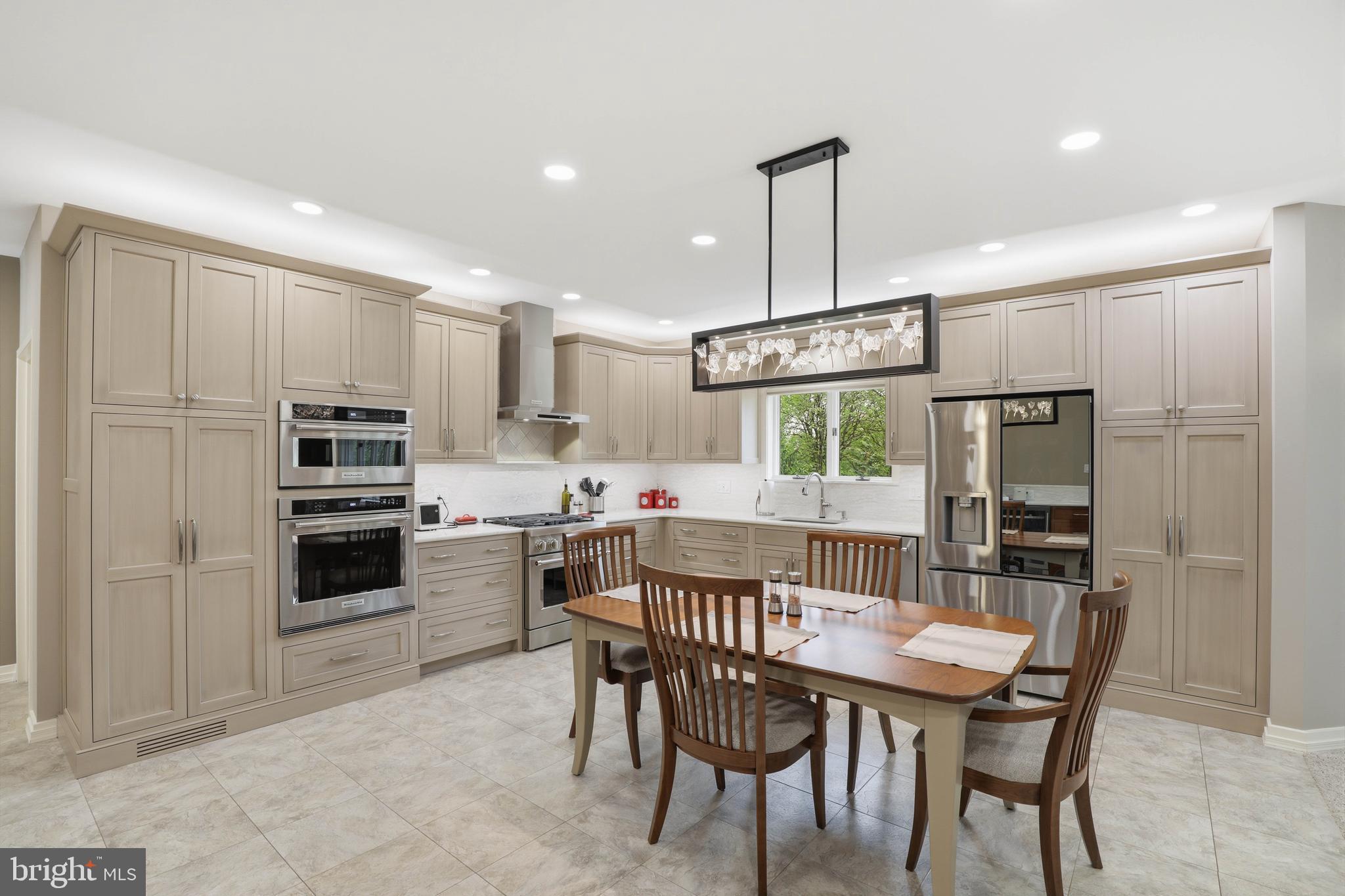 1403 DOUGLAS FIR DRIVE
