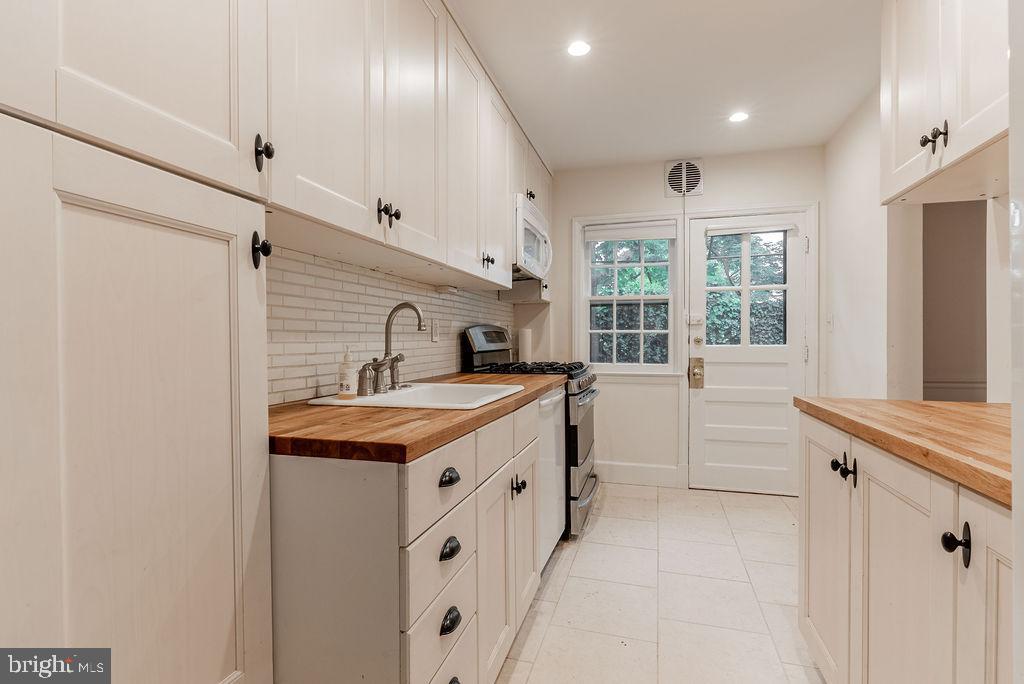 RODGERS FORGE - Residential Lease