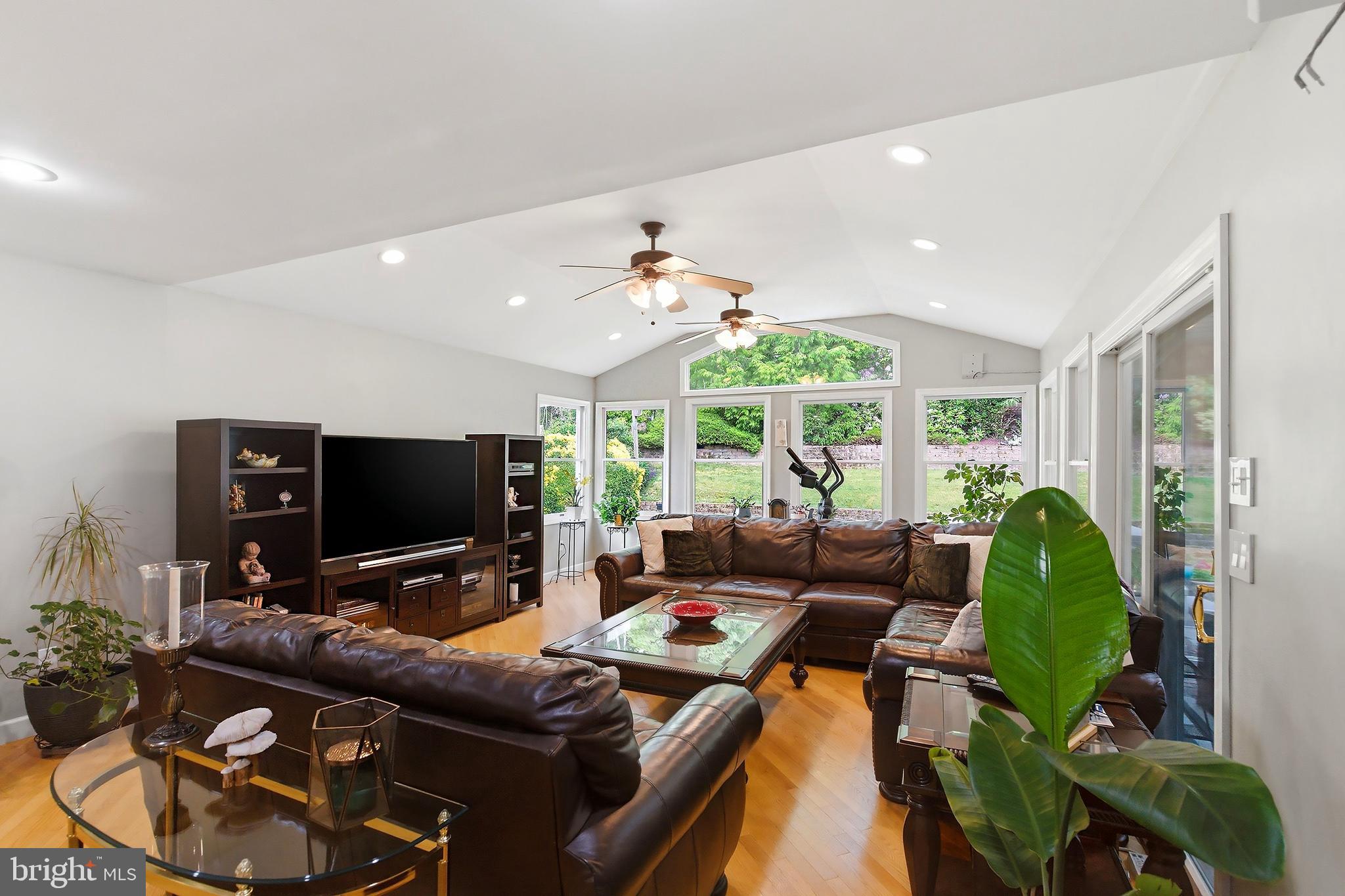 16 REDWOOD DRIVE