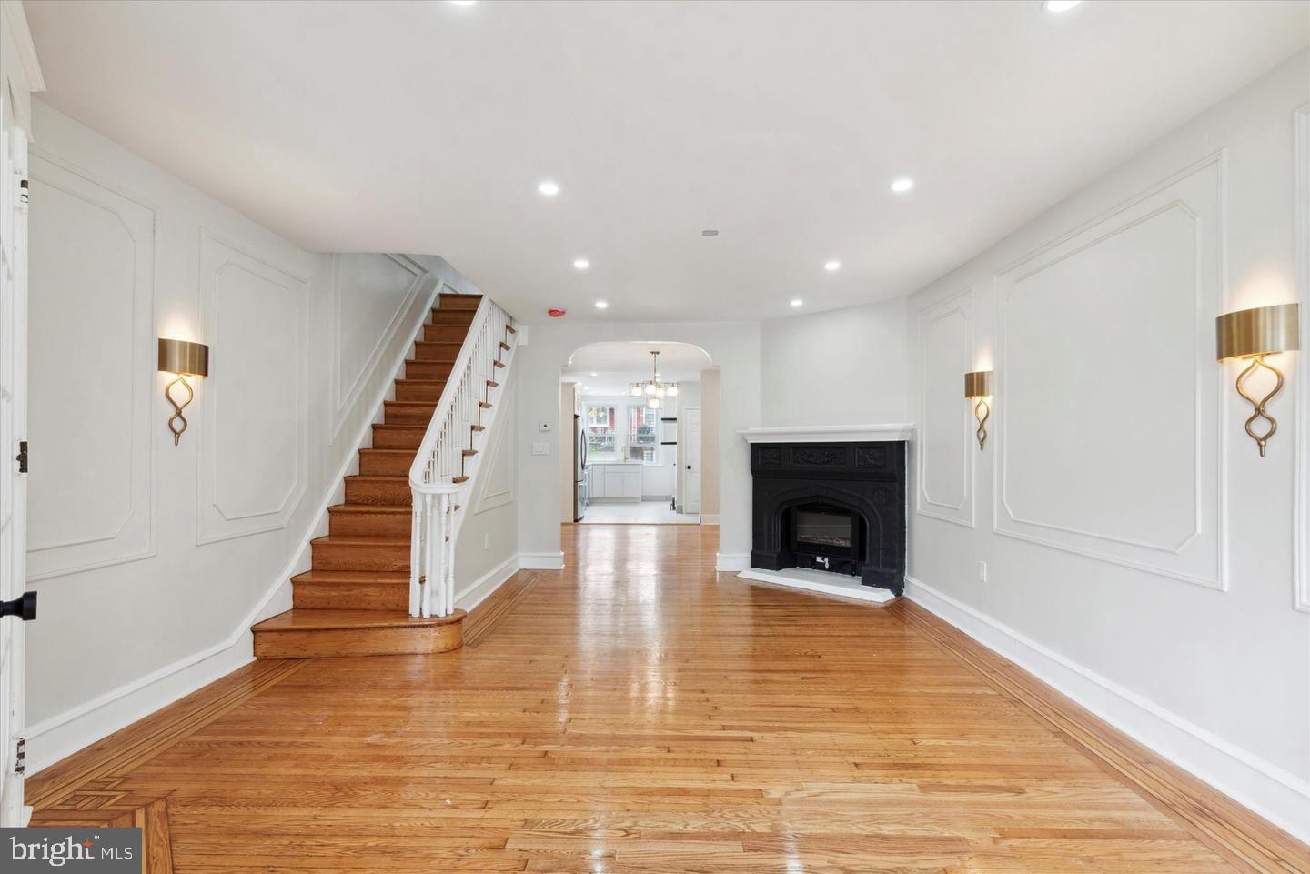 WEST OAK LANE - Residential