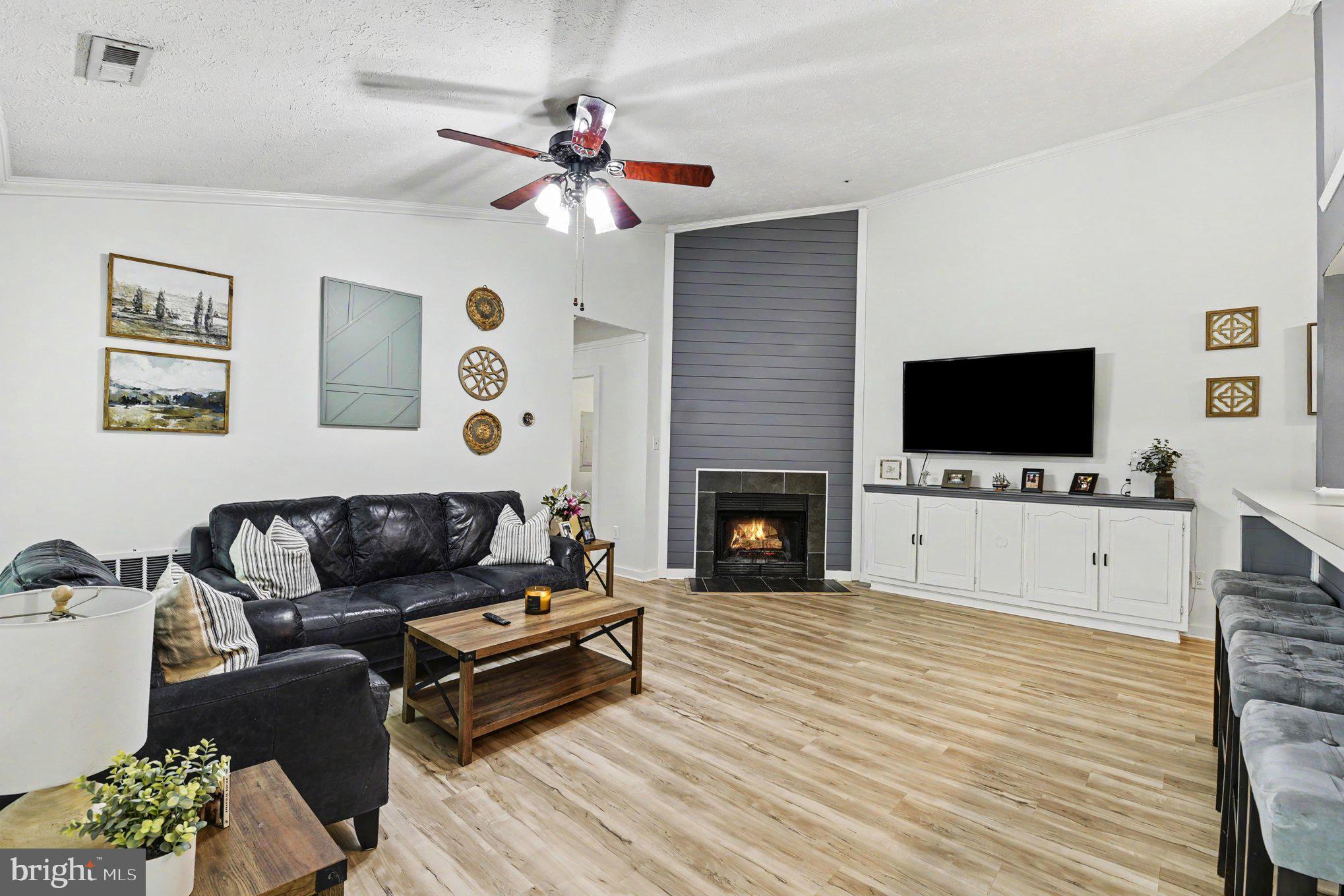 1004 MARKHAM COURT L