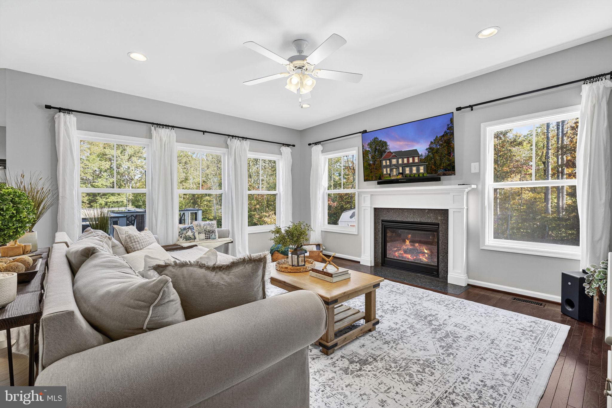 AMBER OAKS - Residential