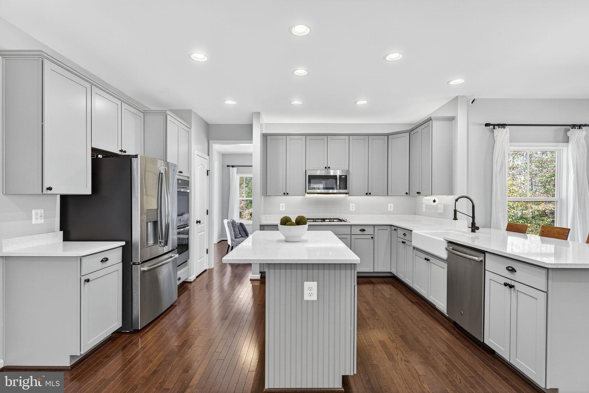 AMBER OAKS - Residential