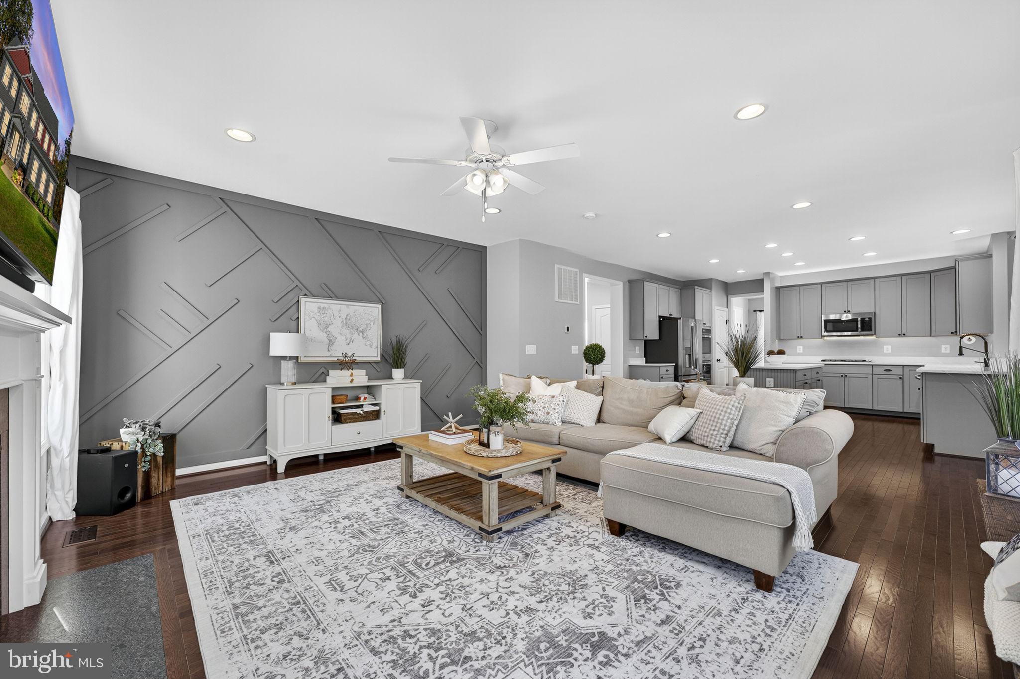 AMBER OAKS - Residential