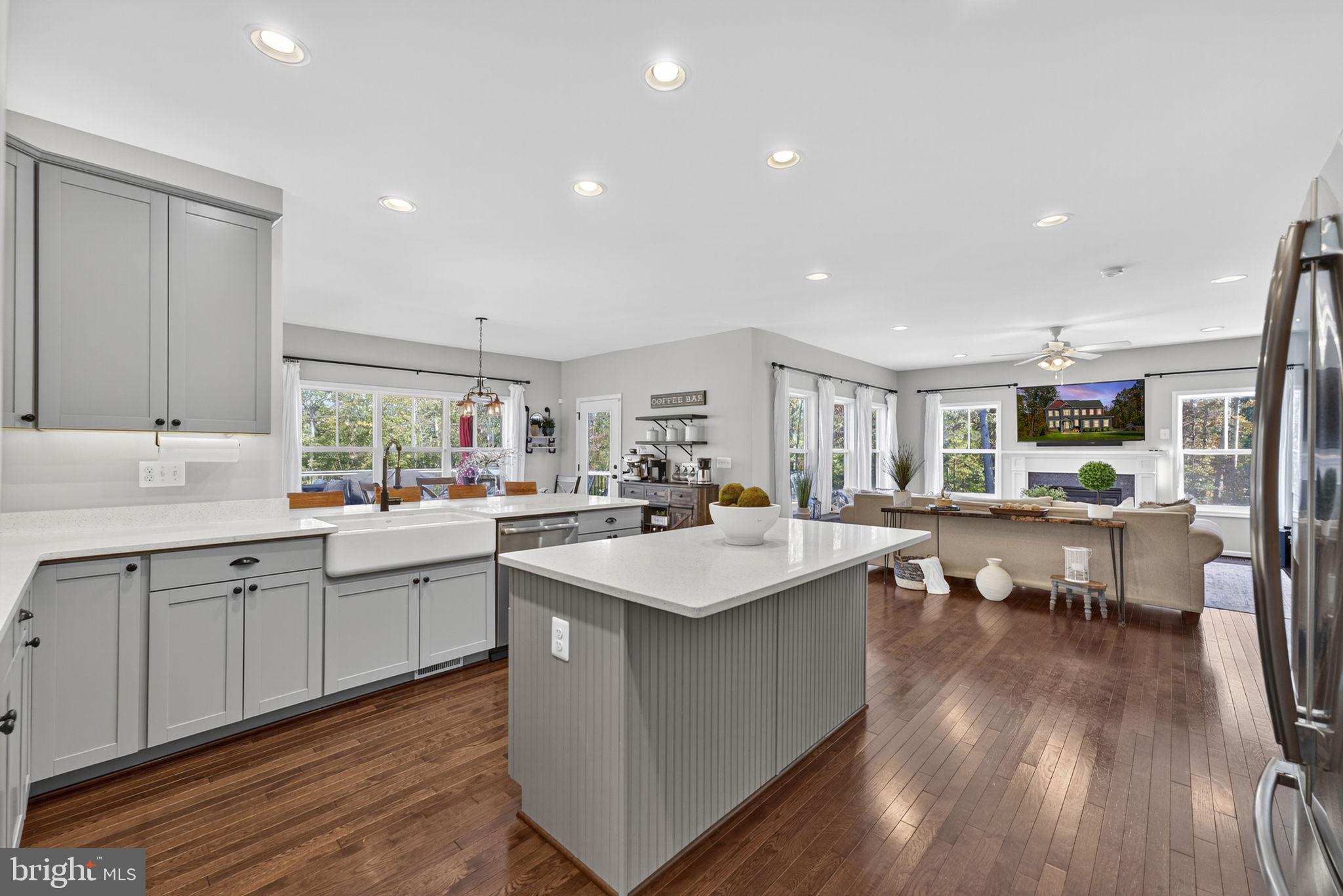 AMBER OAKS - Residential