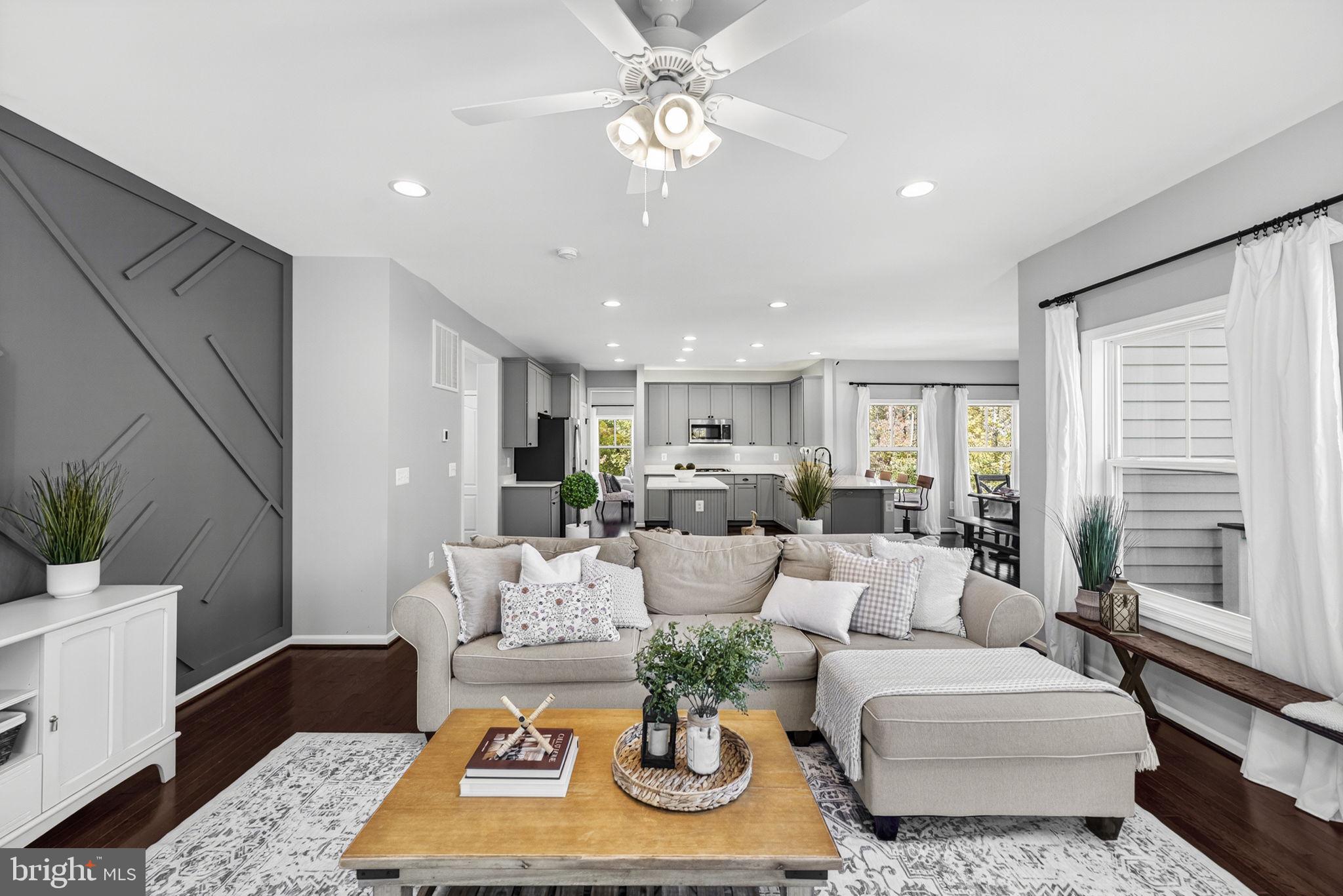 AMBER OAKS - Residential