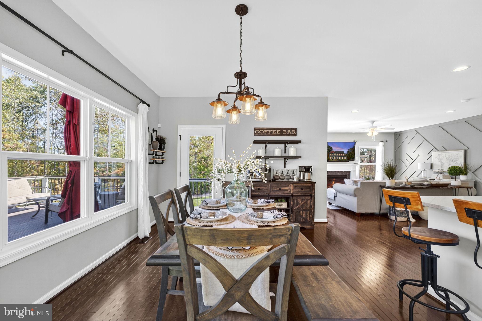 AMBER OAKS - Residential