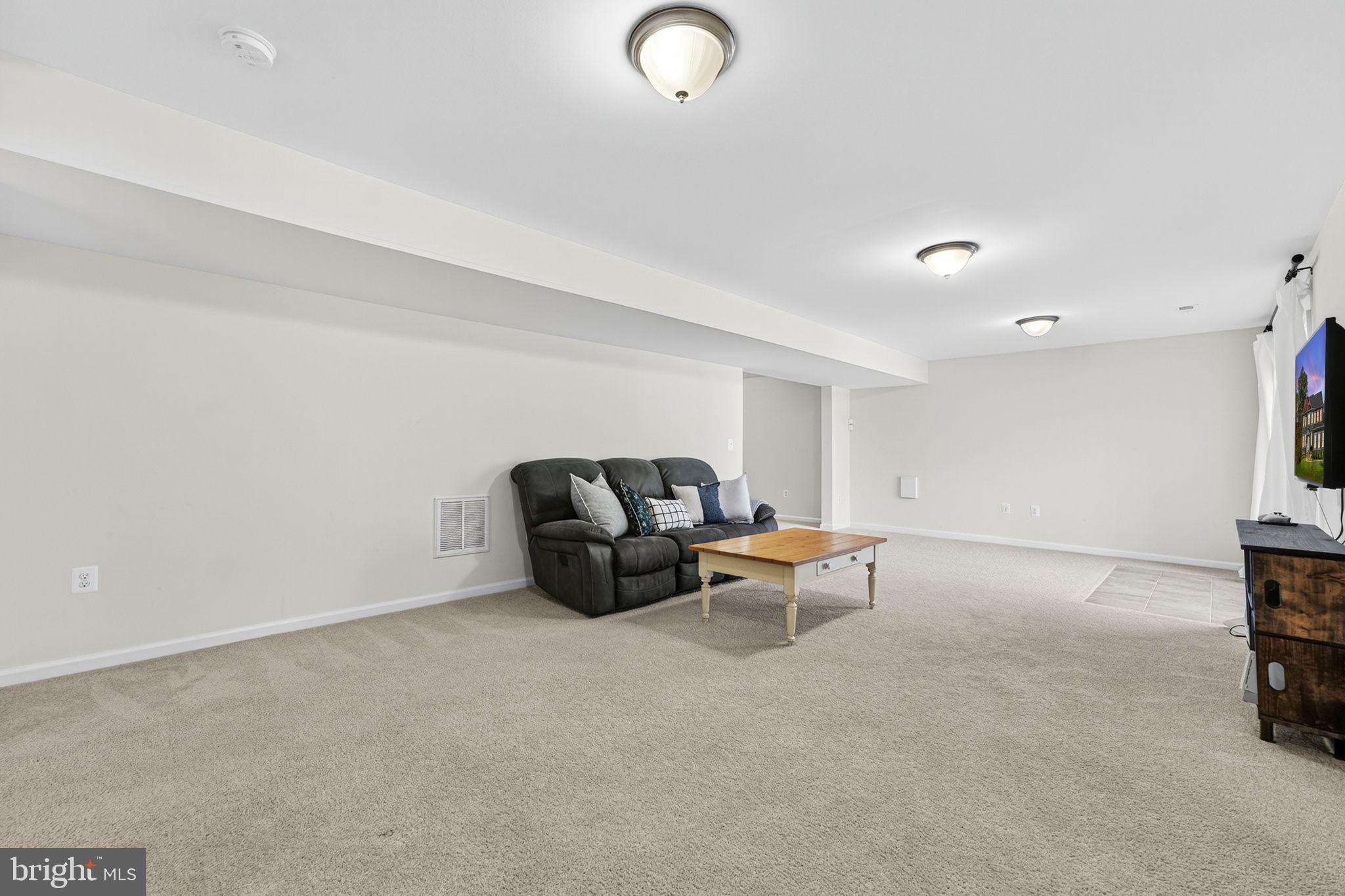 AMBER OAKS - Residential