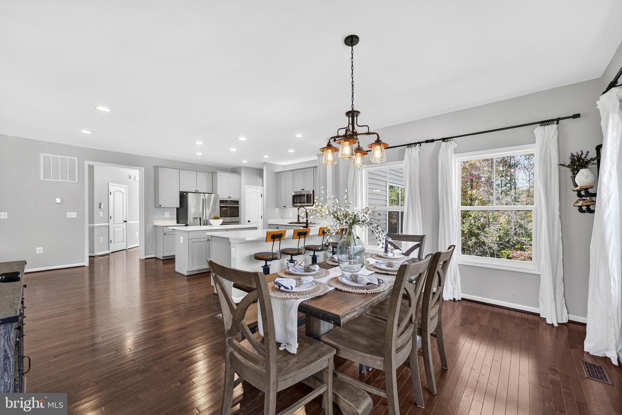 AMBER OAKS - Residential