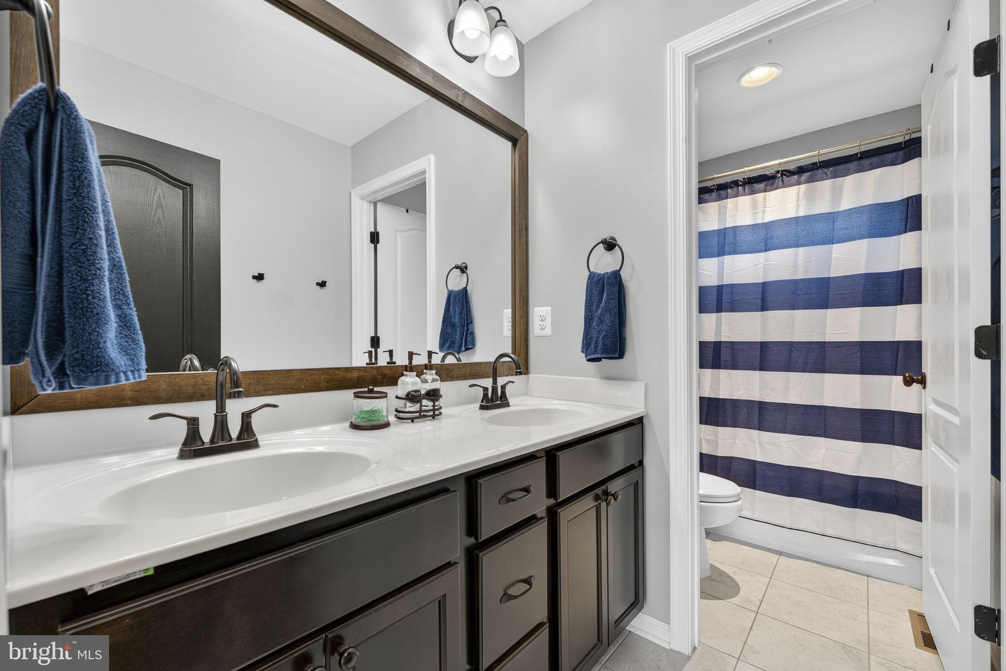 AMBER OAKS - Residential