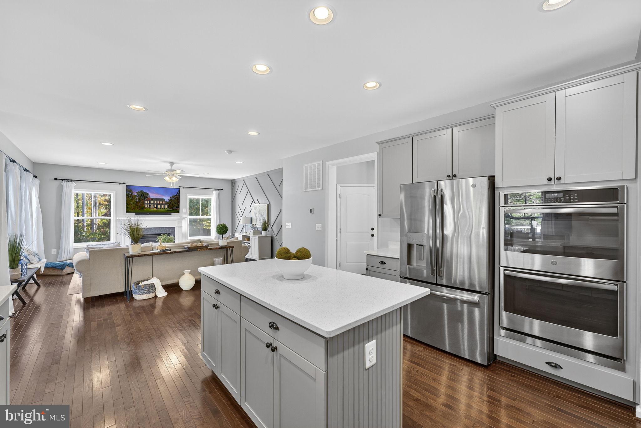 AMBER OAKS - Residential