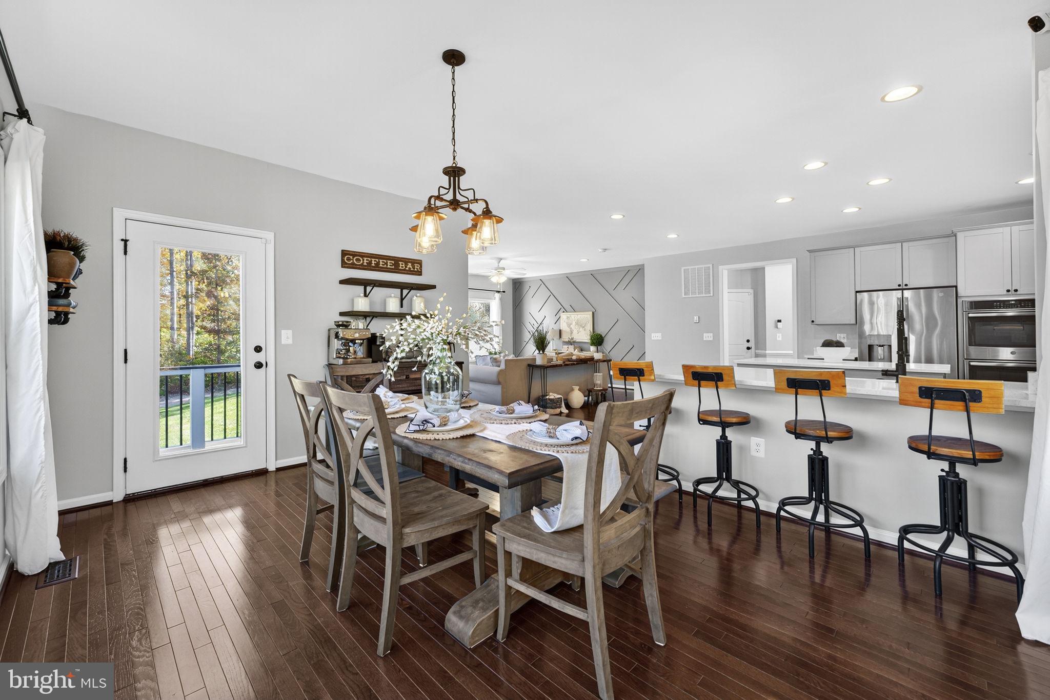 AMBER OAKS - Residential