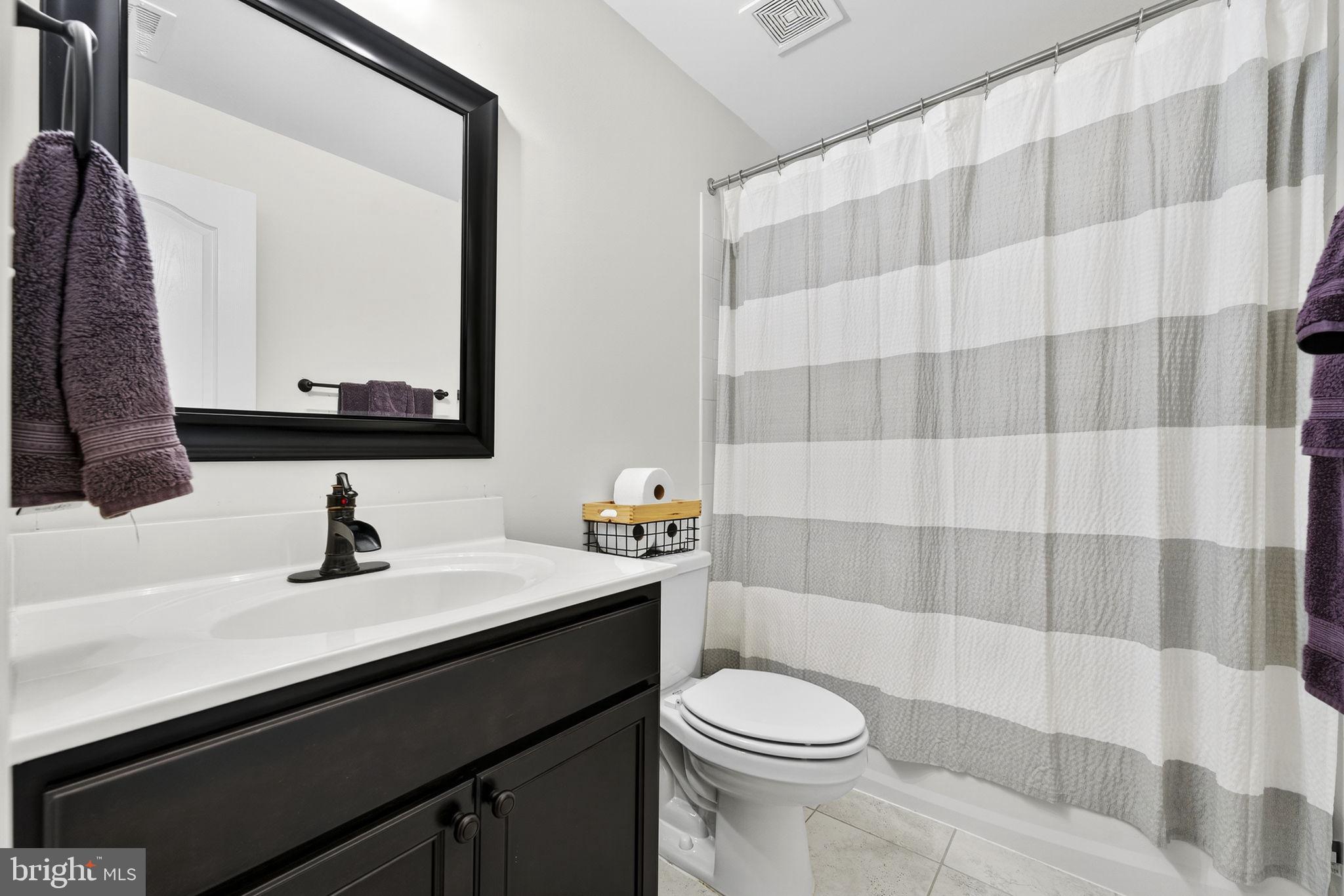 AMBER OAKS - Residential