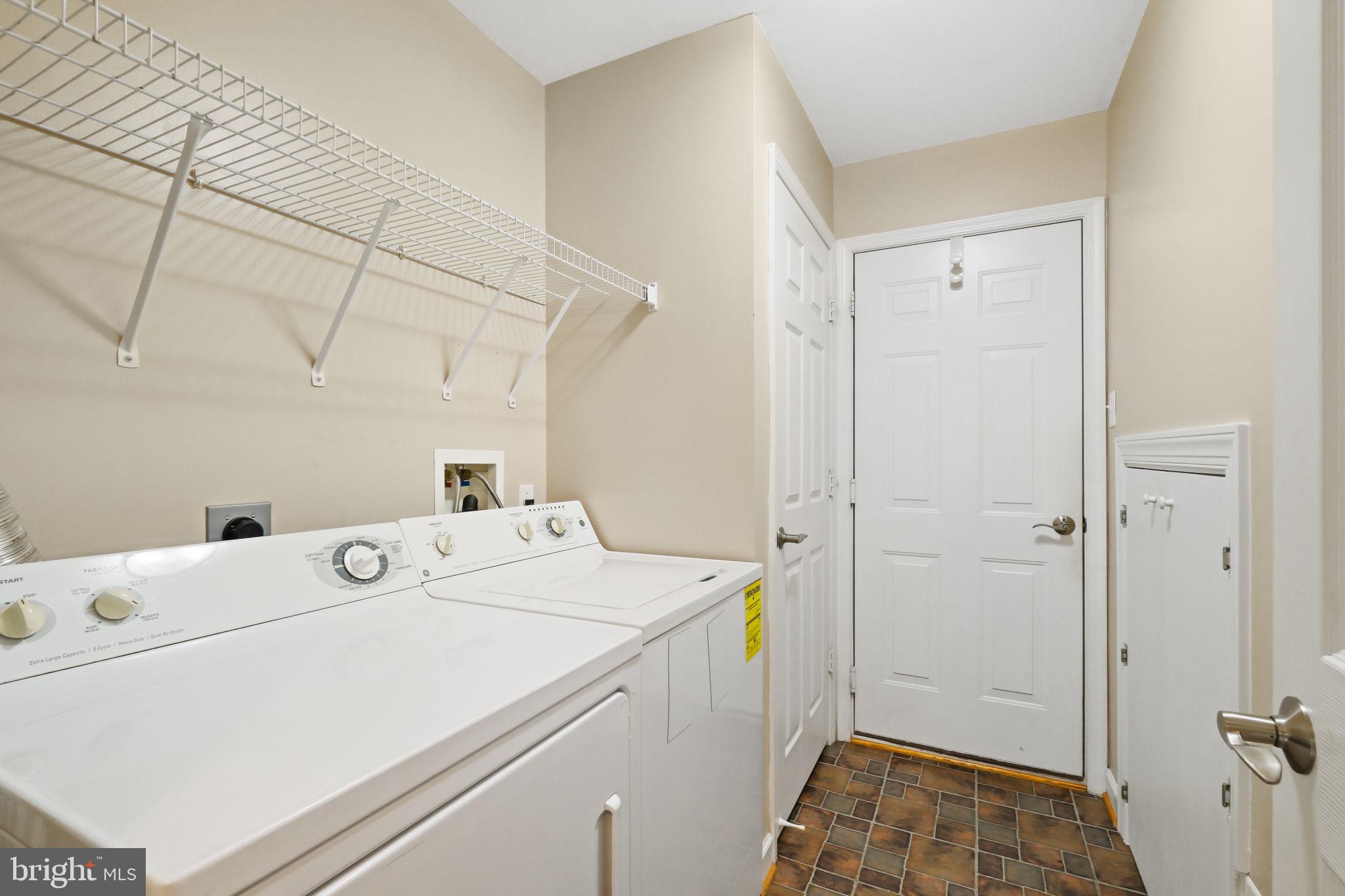 LAKELANDS - Residential