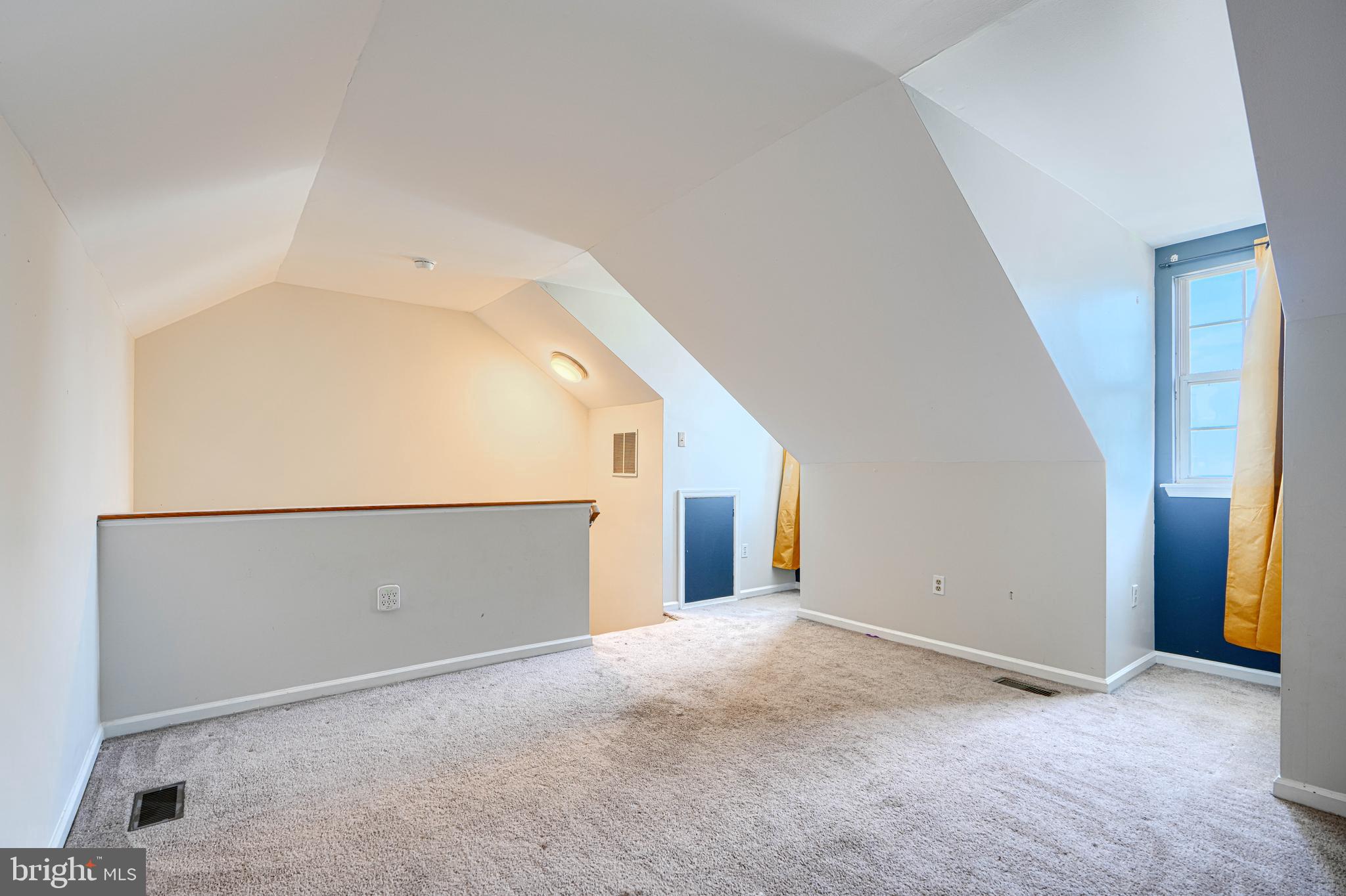 CONSTANT FRIENDSHIP - Residential