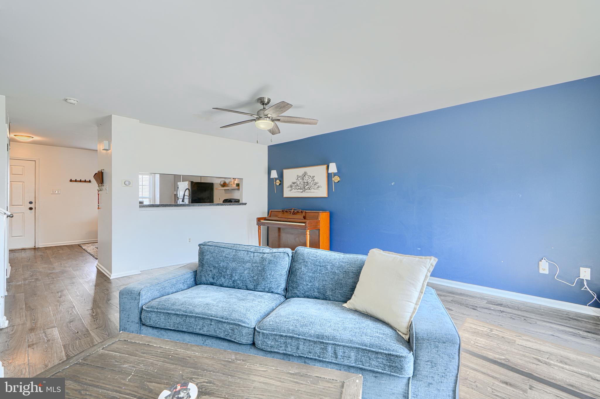 CONSTANT FRIENDSHIP - Residential