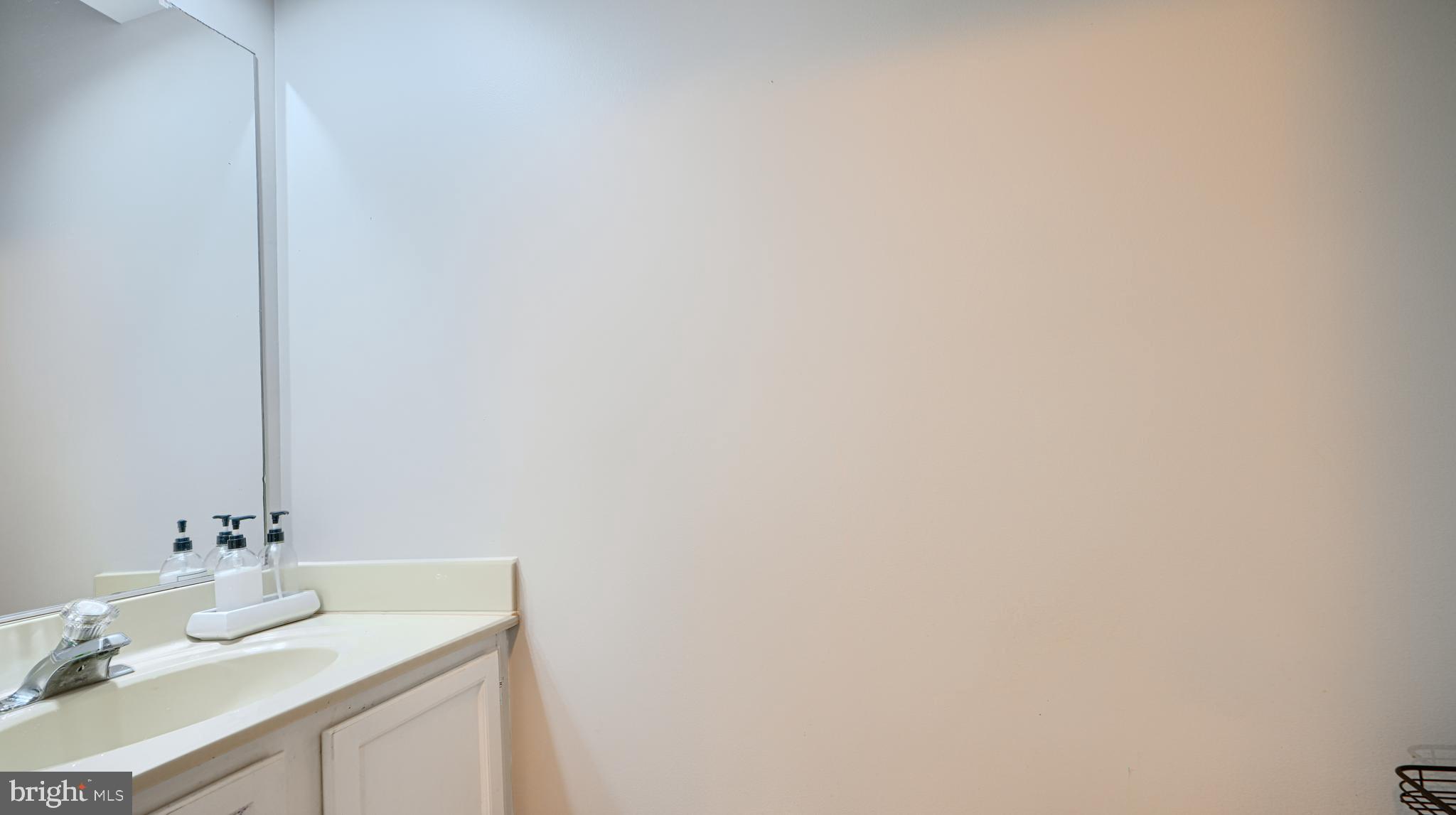 CONSTANT FRIENDSHIP - Residential