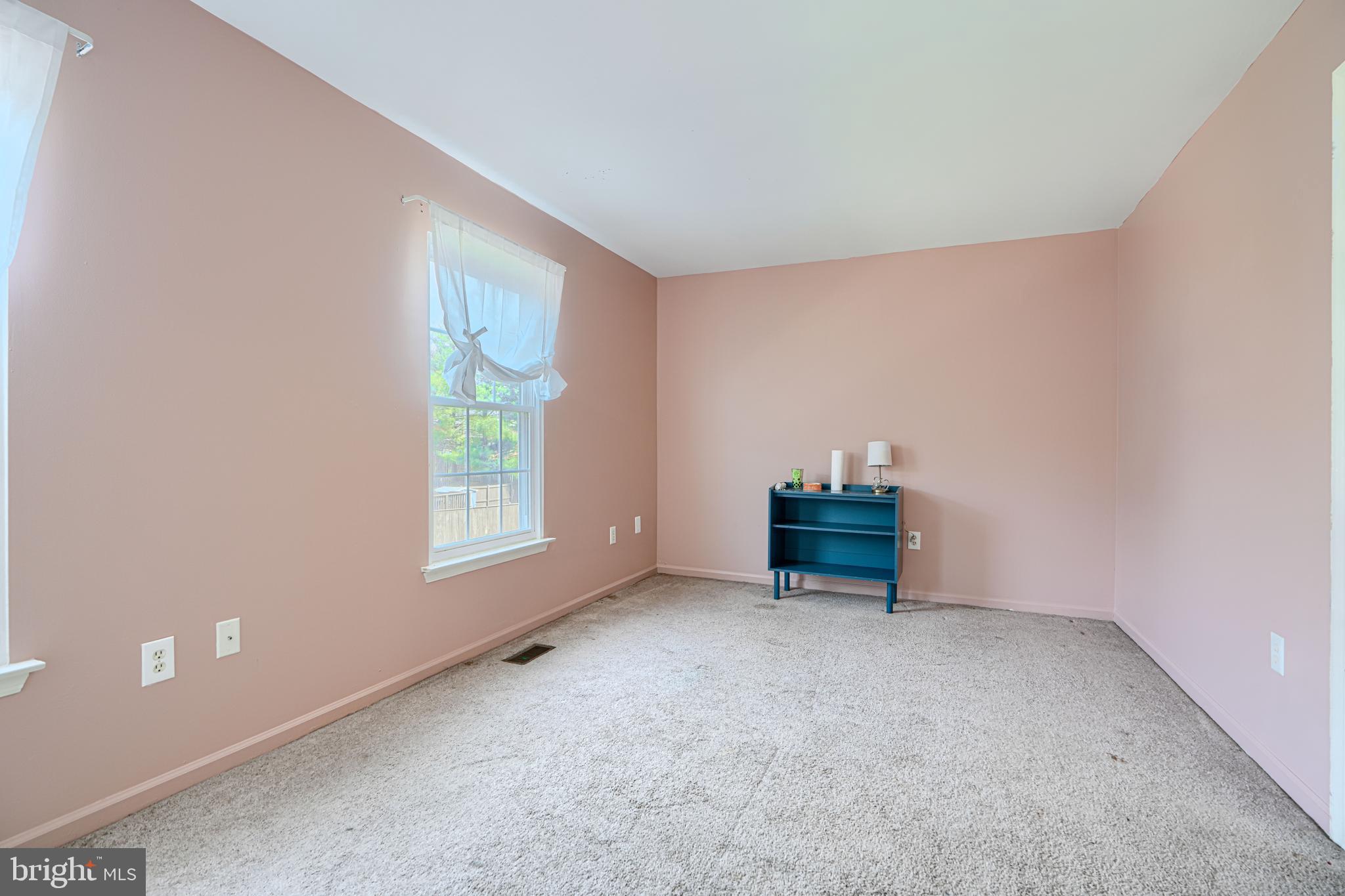 CONSTANT FRIENDSHIP - Residential