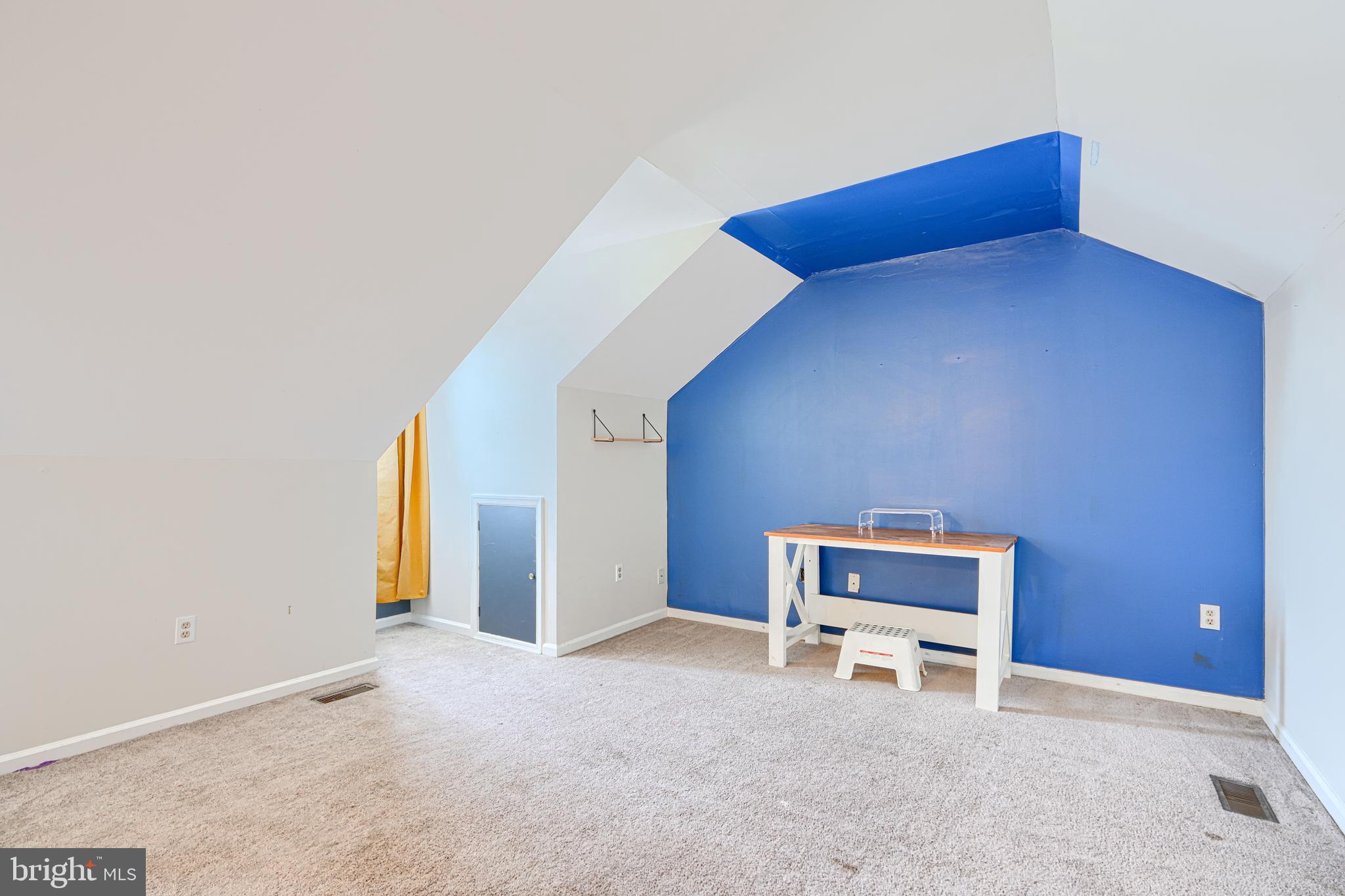 CONSTANT FRIENDSHIP - Residential