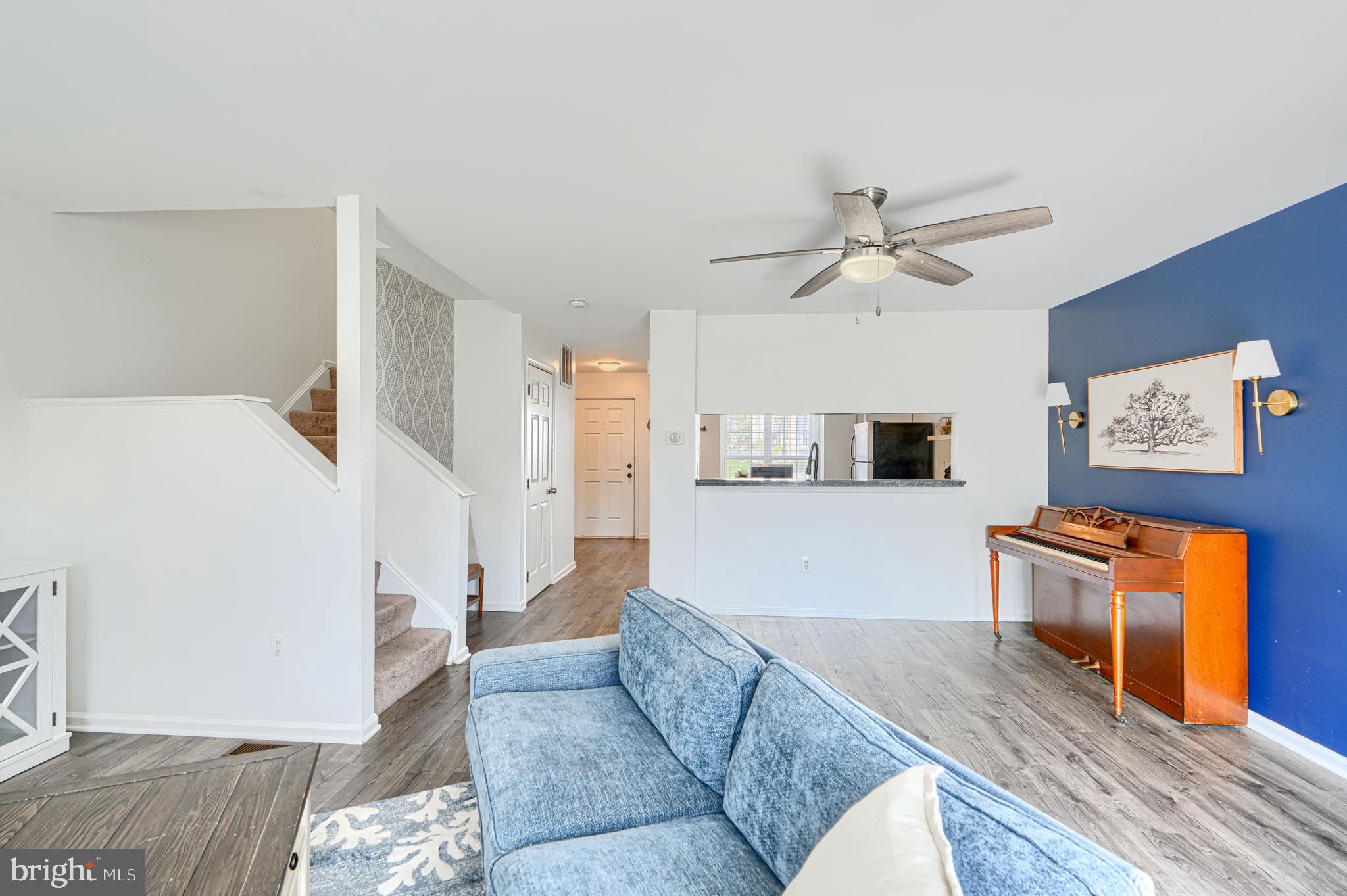 CONSTANT FRIENDSHIP - Residential