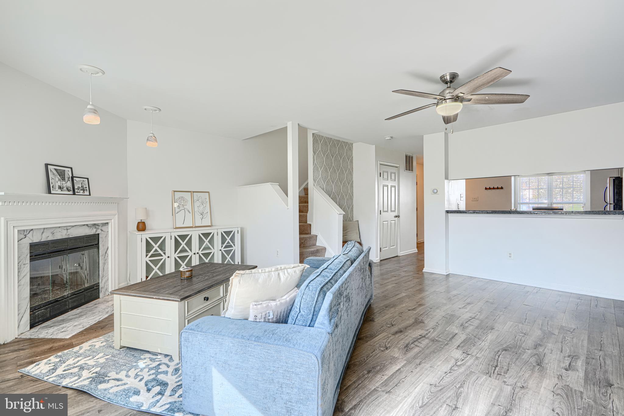 CONSTANT FRIENDSHIP - Residential