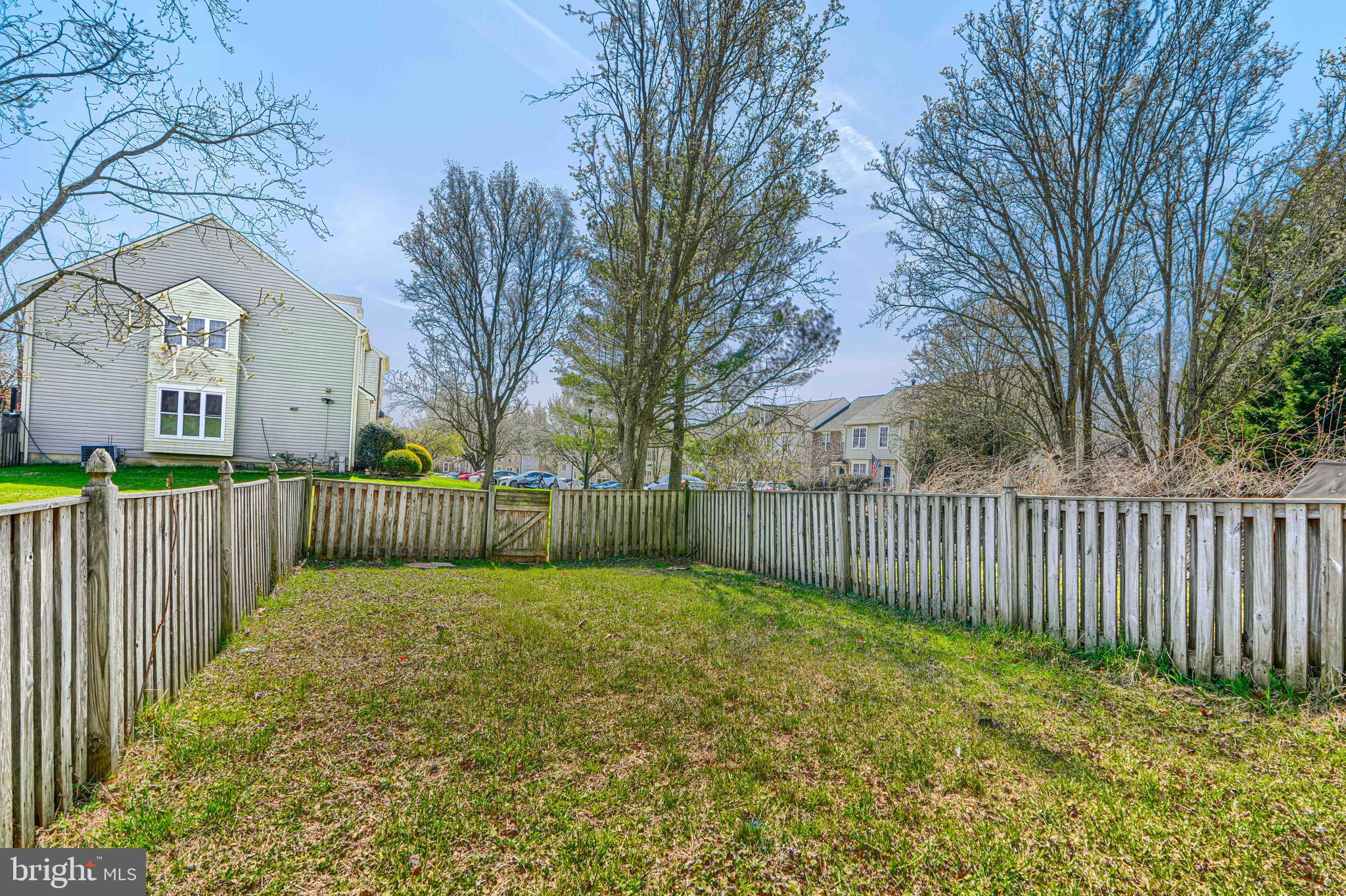 CONSTANT FRIENDSHIP - Residential