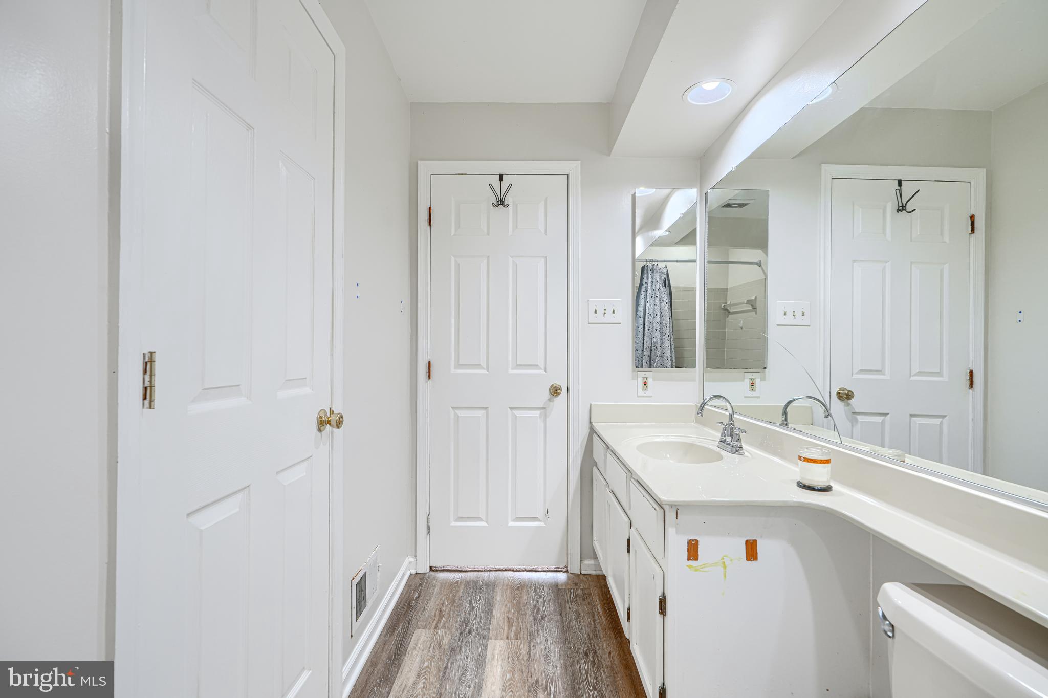 CONSTANT FRIENDSHIP - Residential