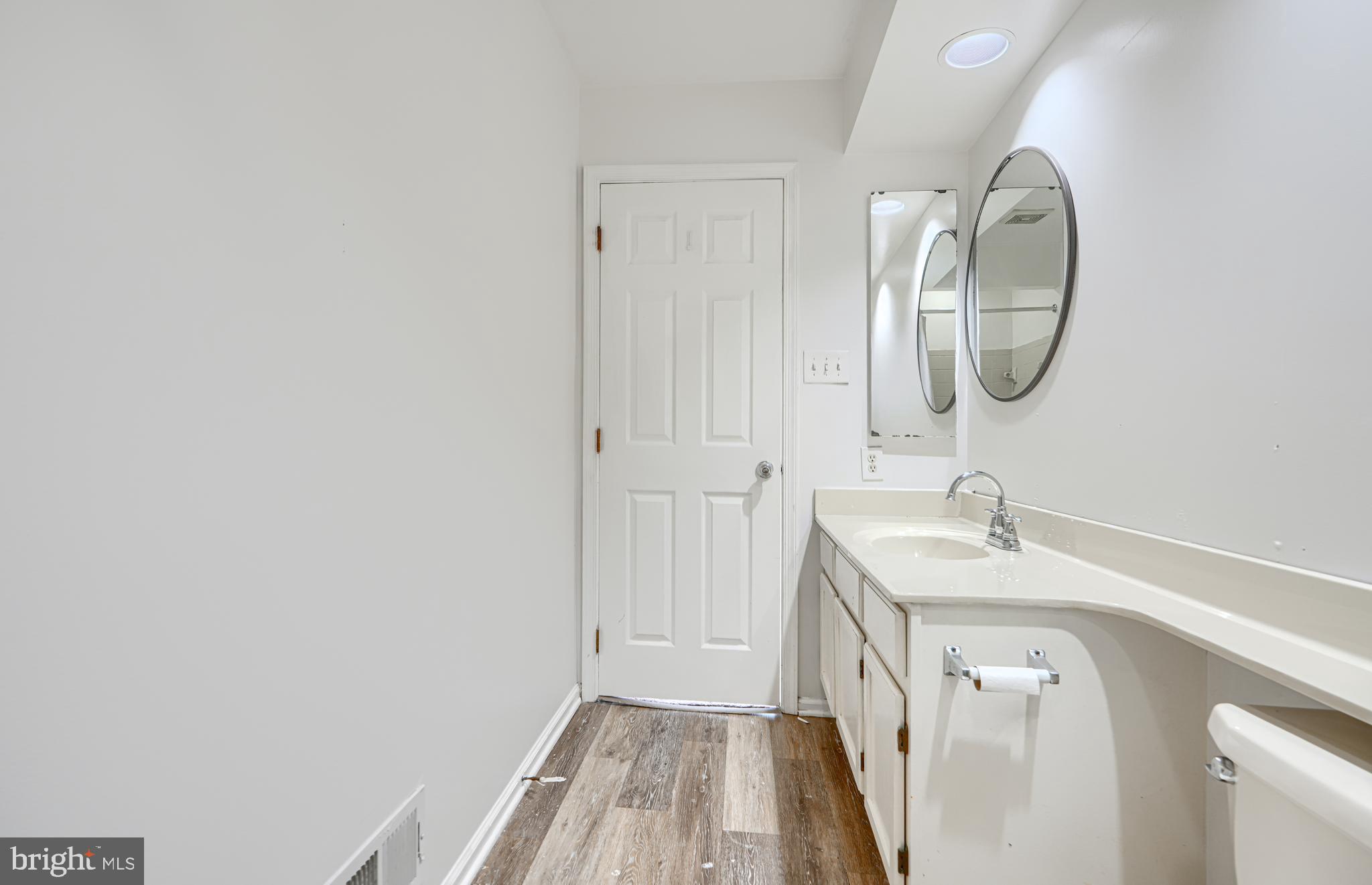 CONSTANT FRIENDSHIP - Residential