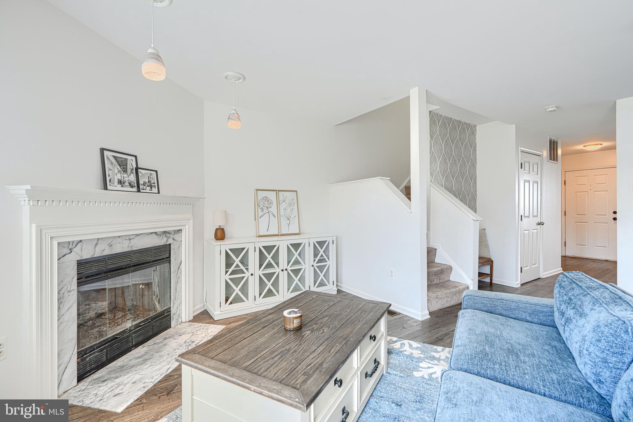 CONSTANT FRIENDSHIP - Residential