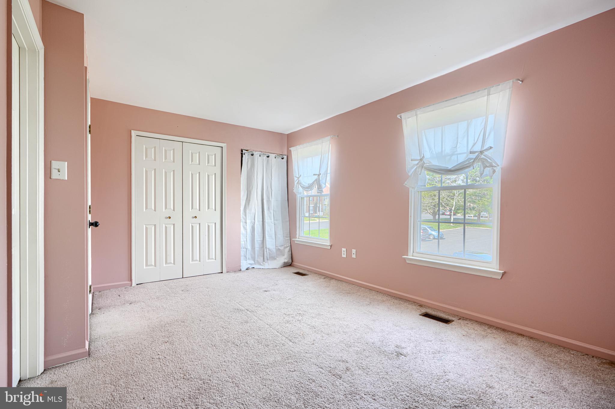 CONSTANT FRIENDSHIP - Residential