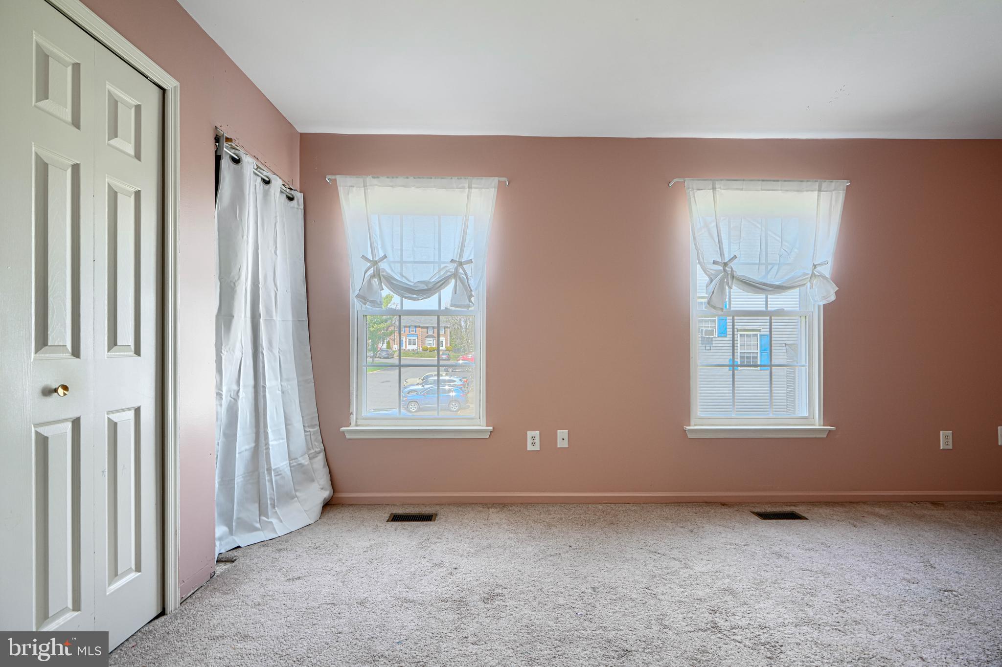 CONSTANT FRIENDSHIP - Residential