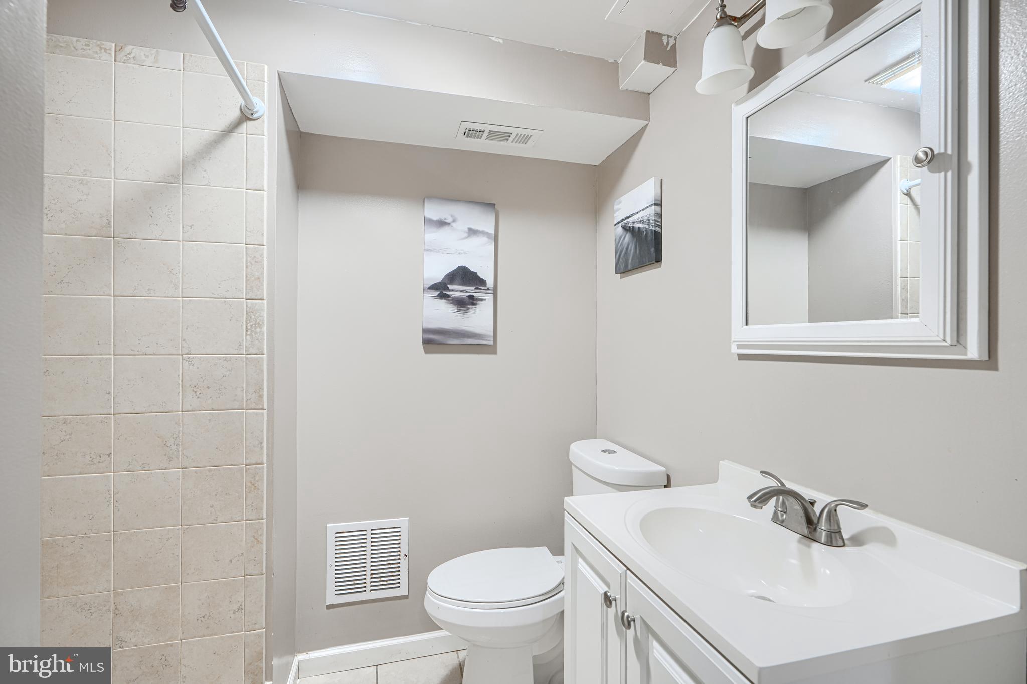 CONSTANT FRIENDSHIP - Residential