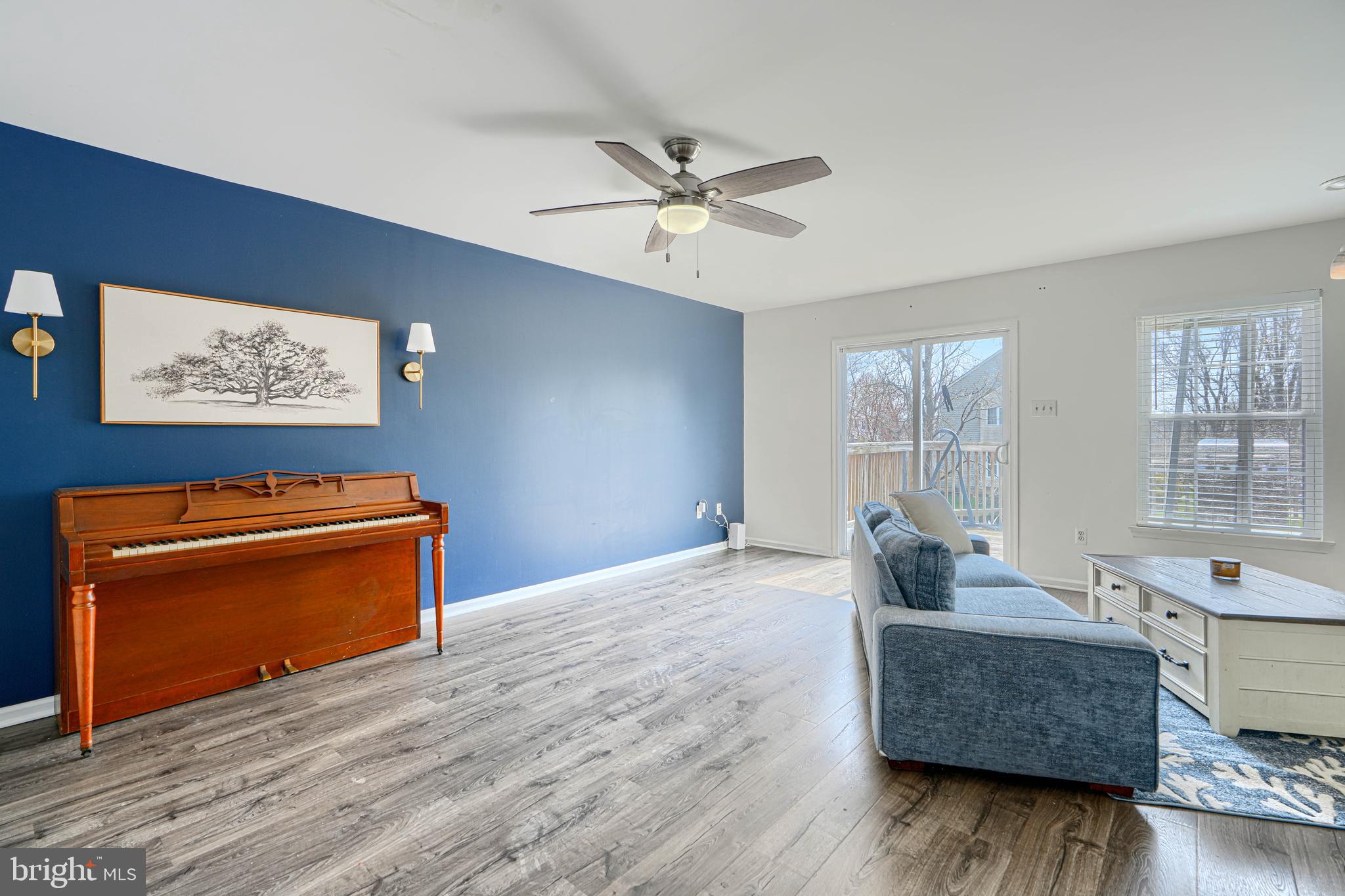 CONSTANT FRIENDSHIP - Residential