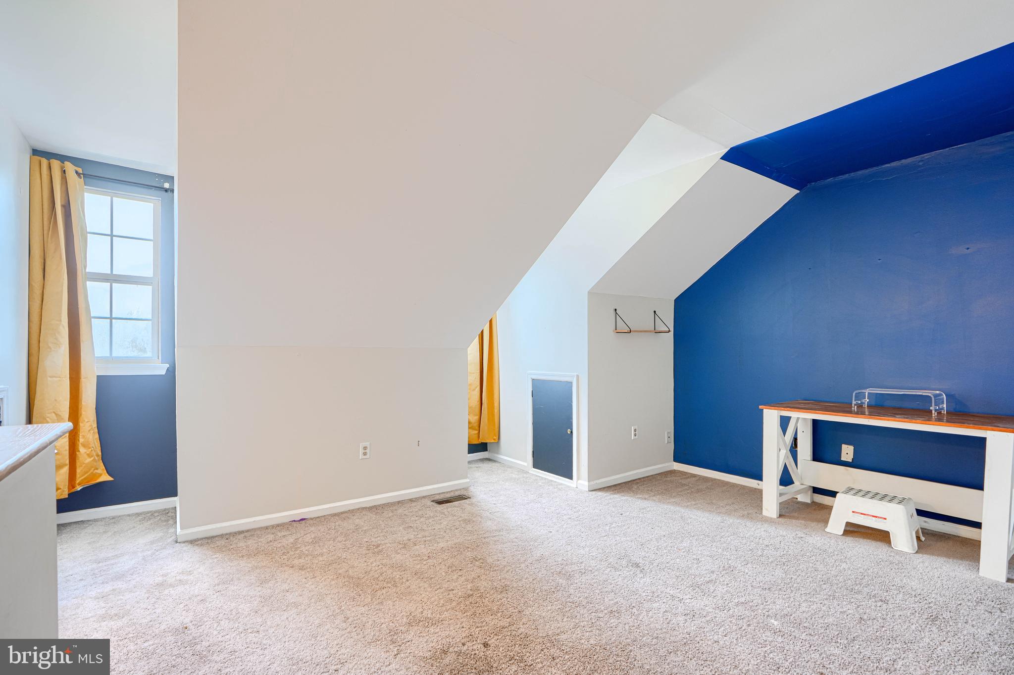 CONSTANT FRIENDSHIP - Residential