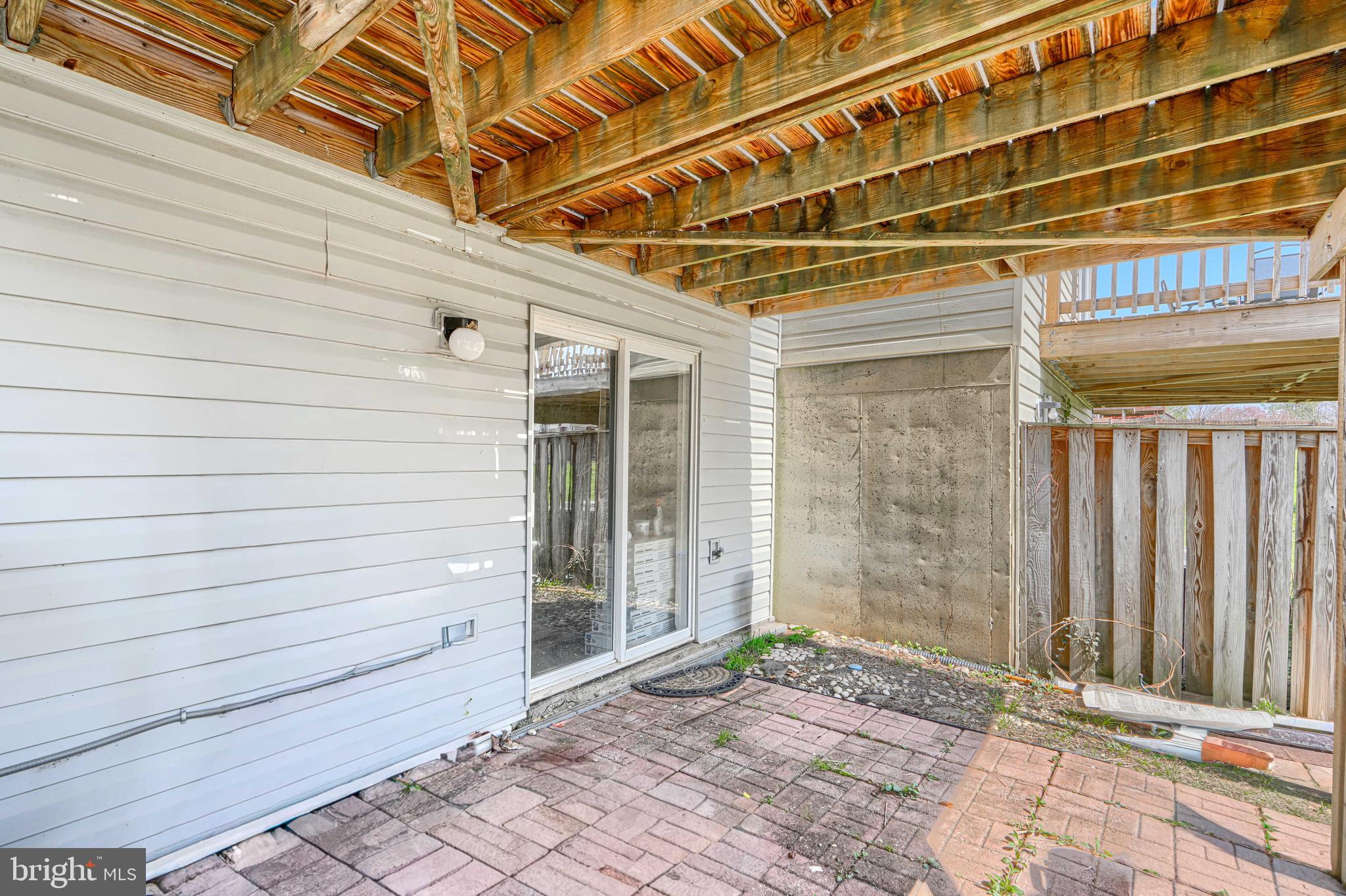 CONSTANT FRIENDSHIP - Residential