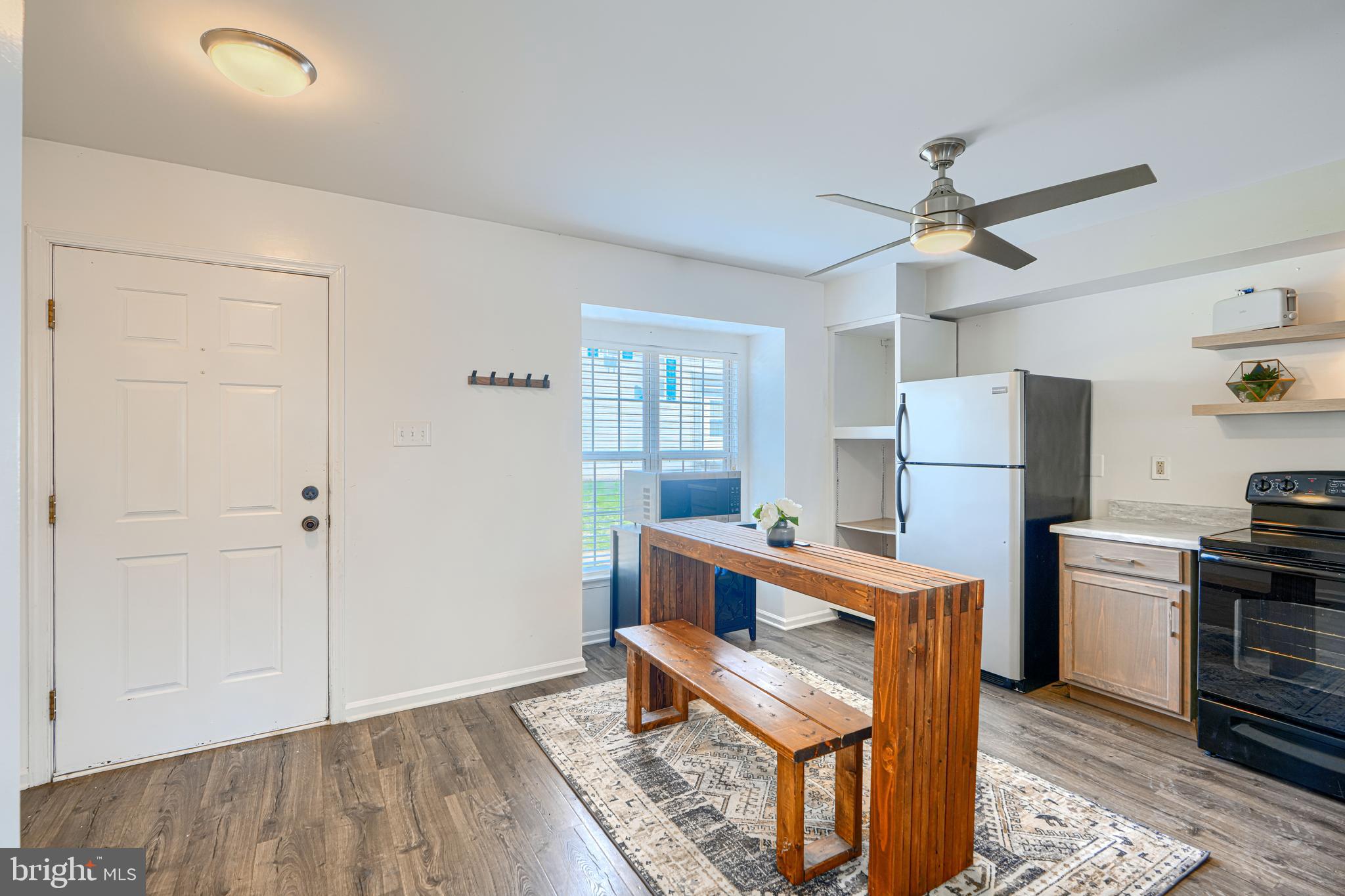 CONSTANT FRIENDSHIP - Residential