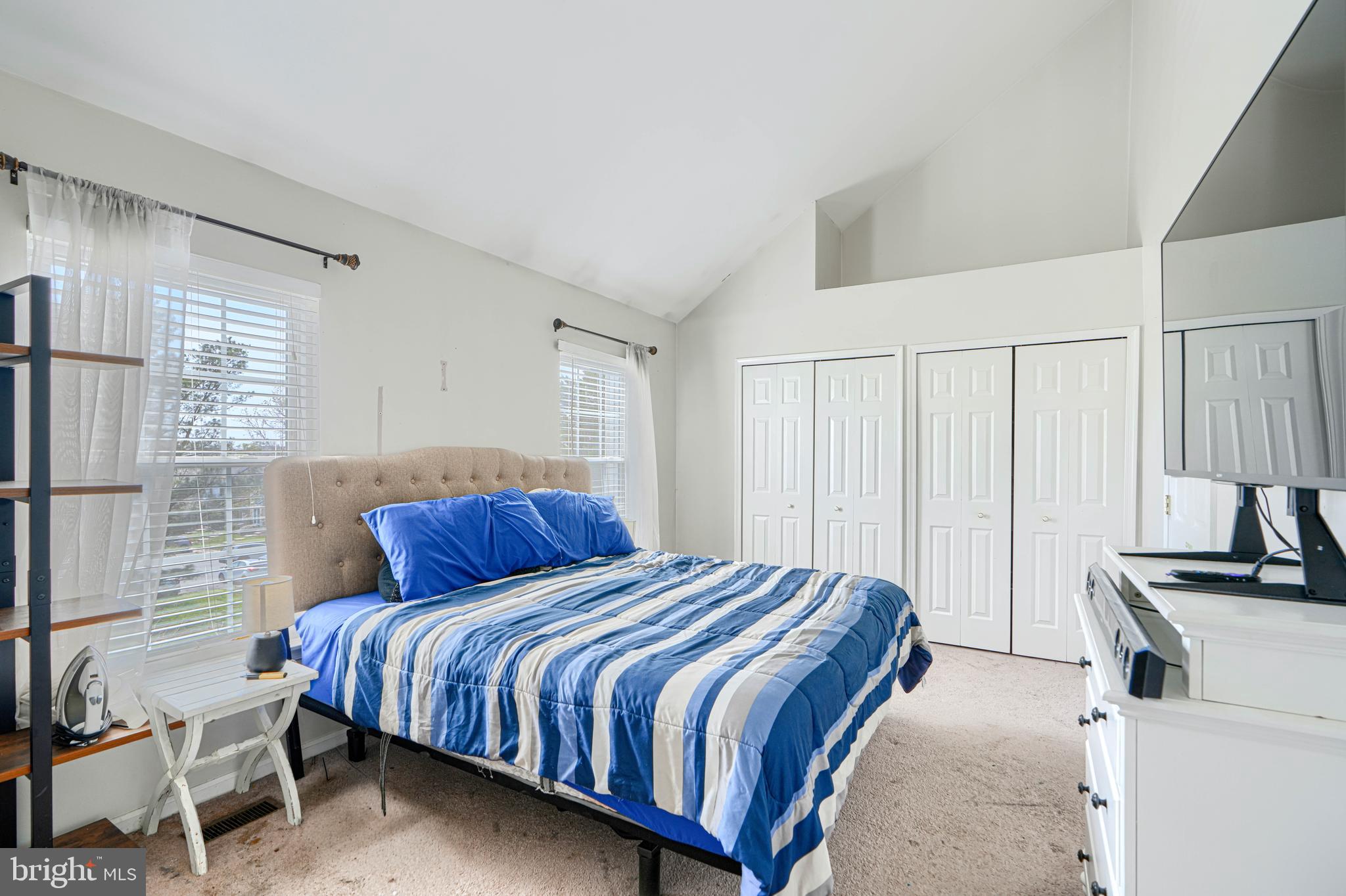 CONSTANT FRIENDSHIP - Residential