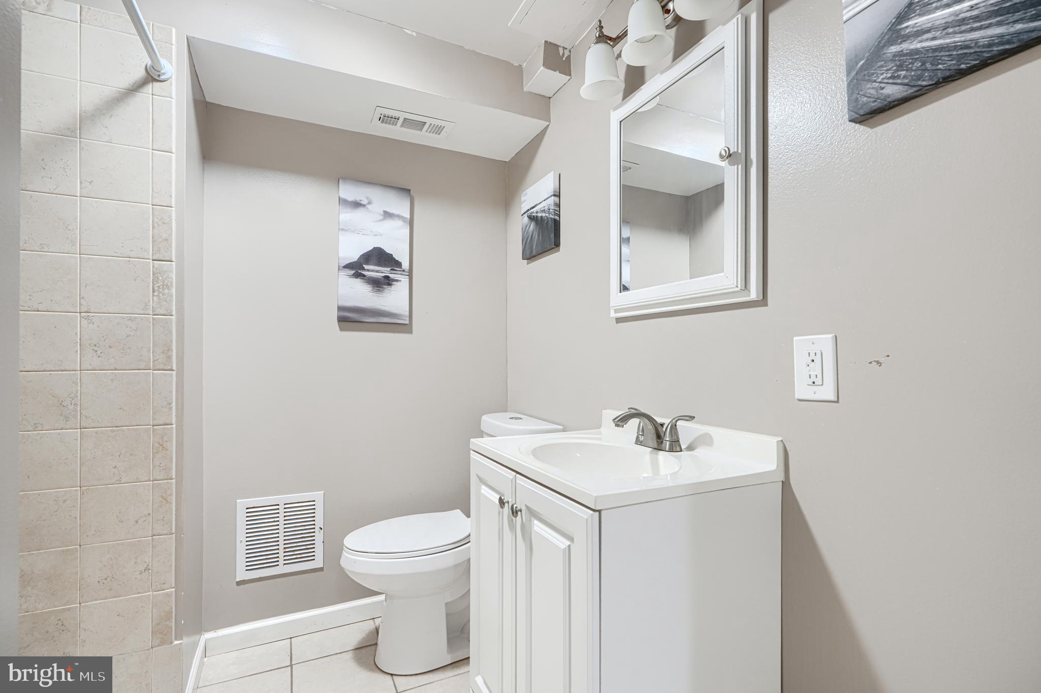 CONSTANT FRIENDSHIP - Residential