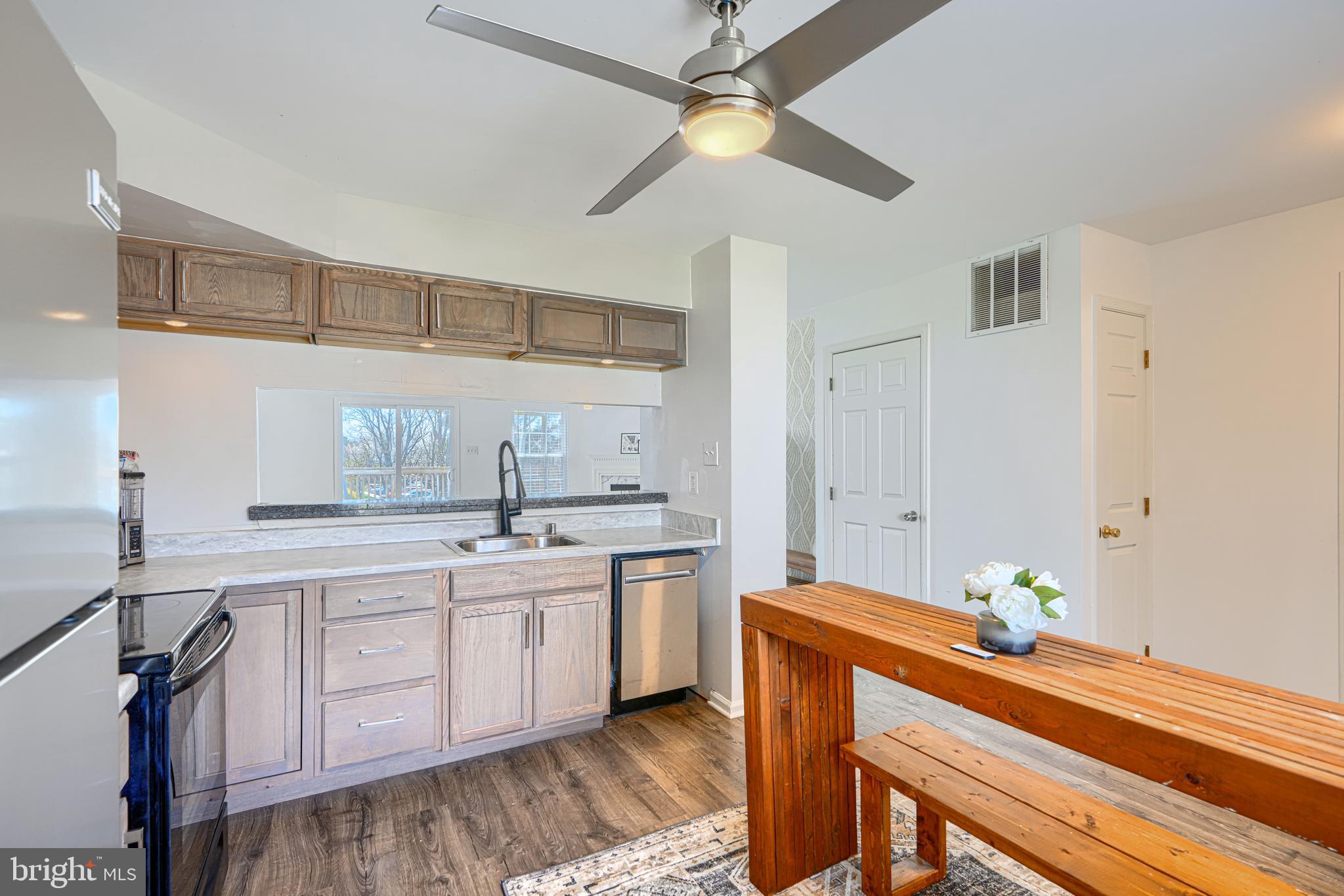 CONSTANT FRIENDSHIP - Residential