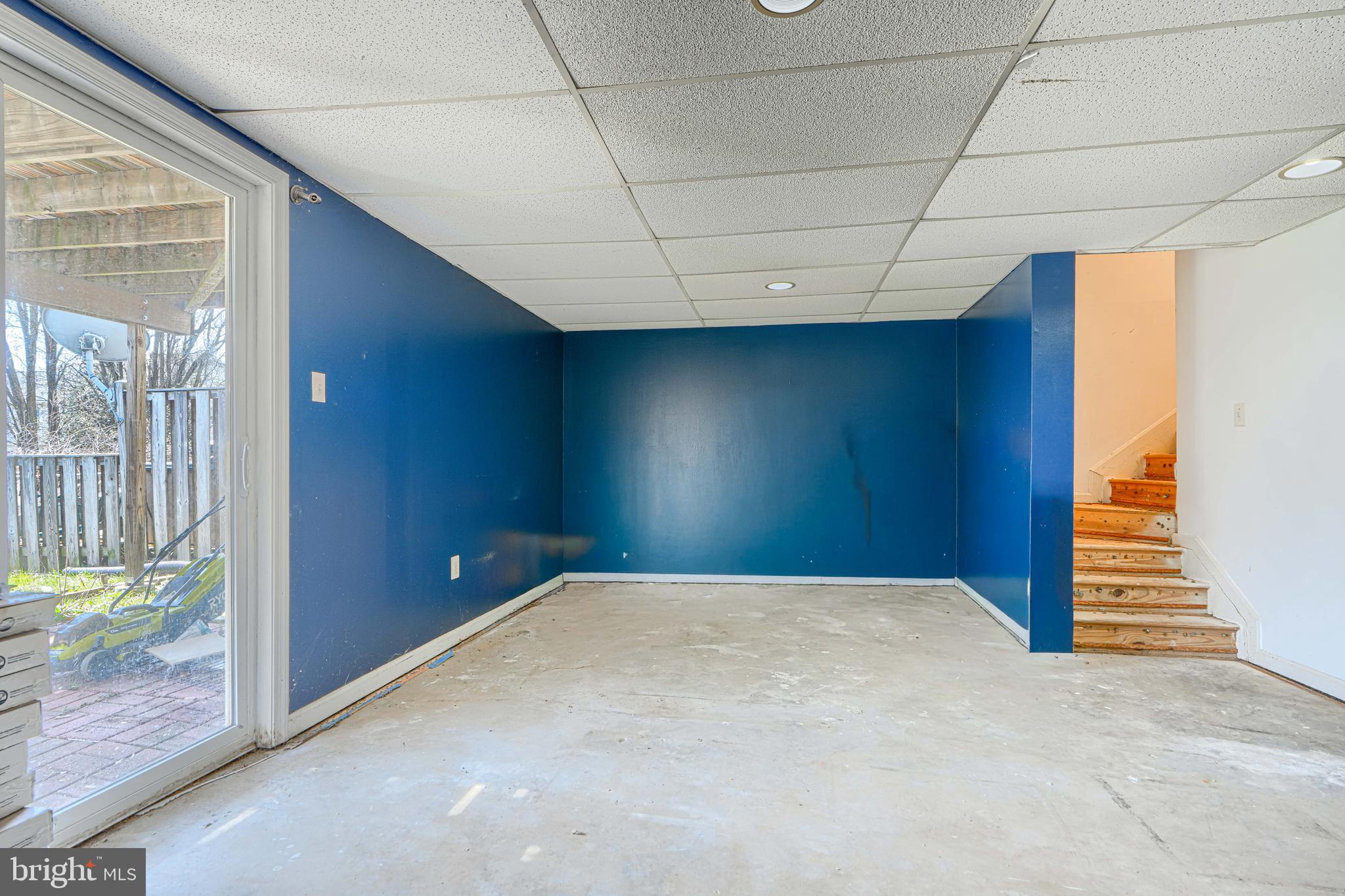 CONSTANT FRIENDSHIP - Residential