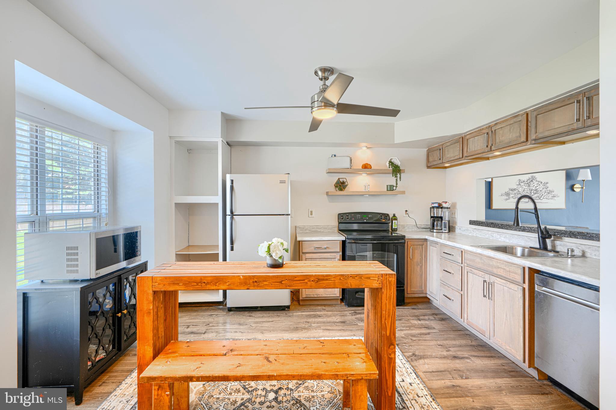 CONSTANT FRIENDSHIP - Residential