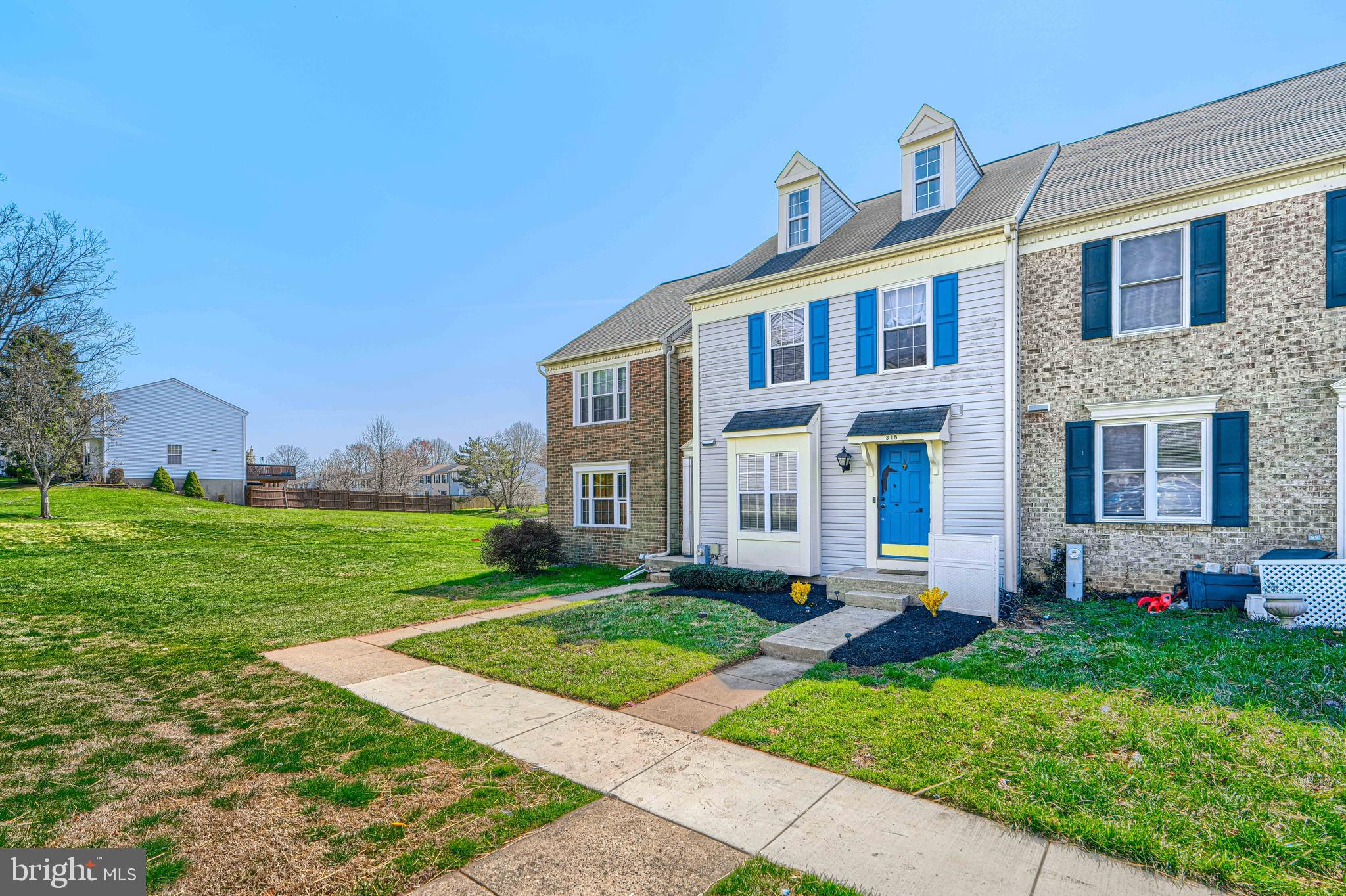 CONSTANT FRIENDSHIP - Residential