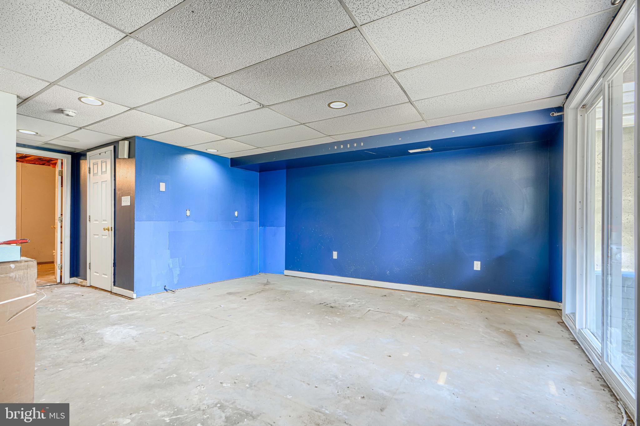 CONSTANT FRIENDSHIP - Residential