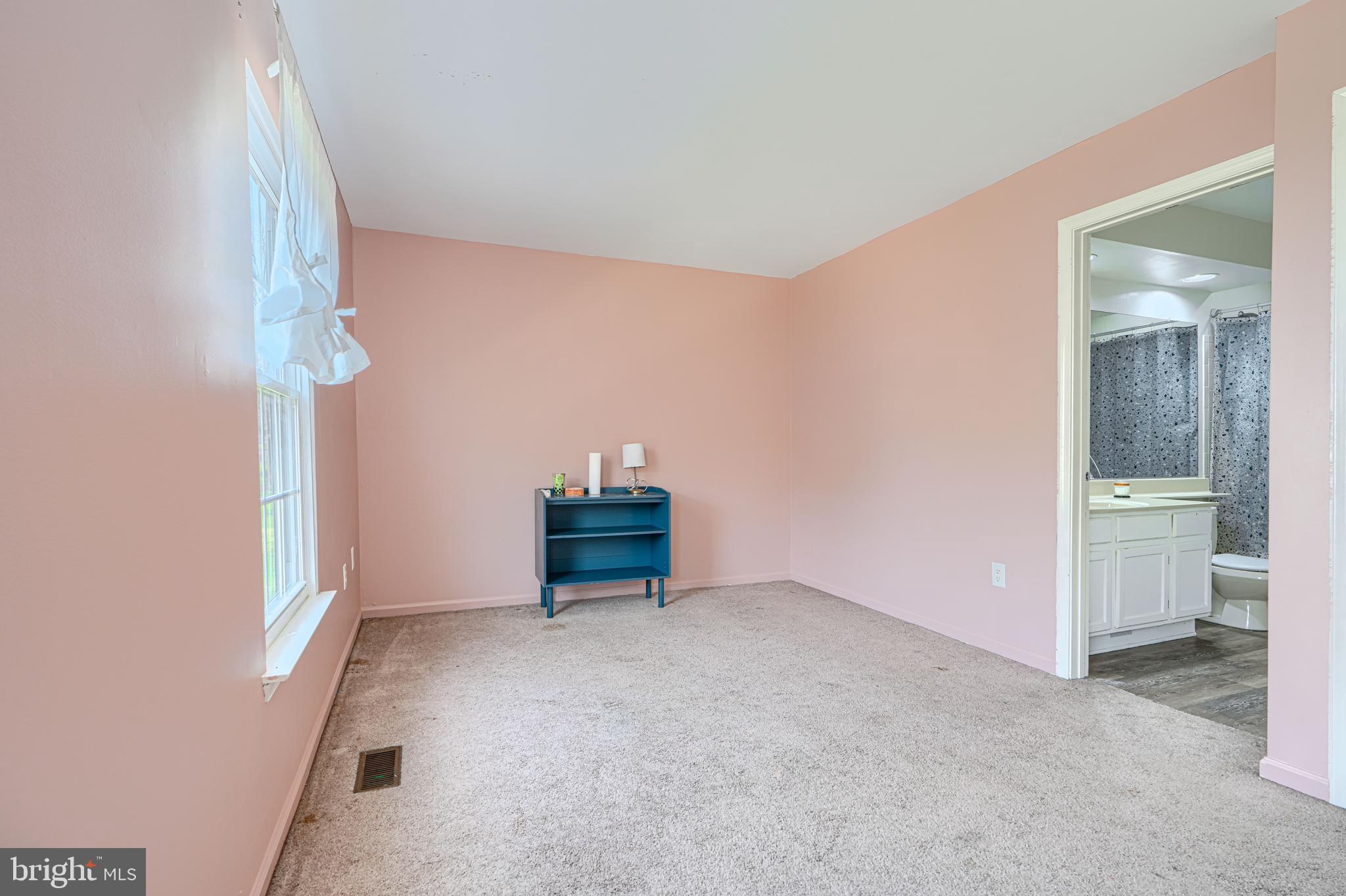 CONSTANT FRIENDSHIP - Residential